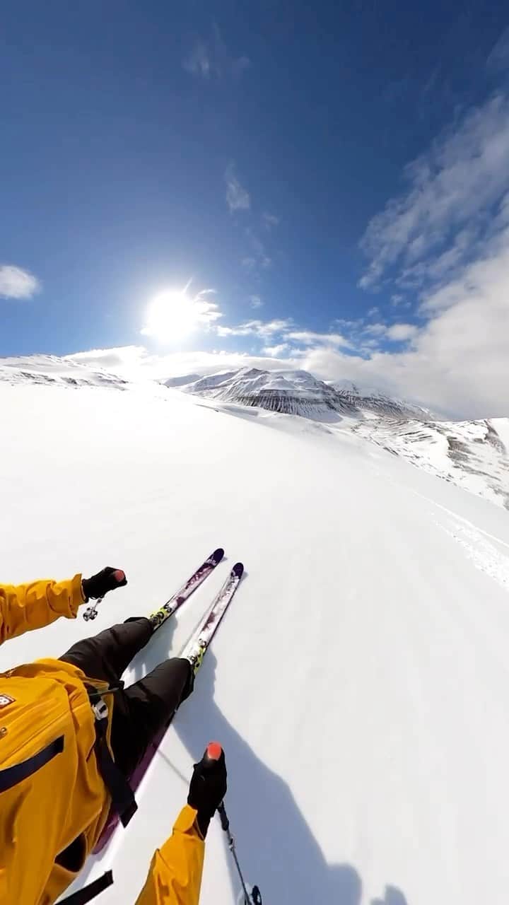 クリス・バーカードのインスタグラム：「Northwest of Akureyri, Trollskagi (the troll peninsula) borders the Greenland Sea, making for unique opportunities to play where saltwater meets the snow.  After a last minute invite to the Deplar farm from @elevenexperience , I couldn’t say no to skiing in such remote but beautiful Icelandic landscape paired with great people and incredible hospitality. Can’t wait for the next time」