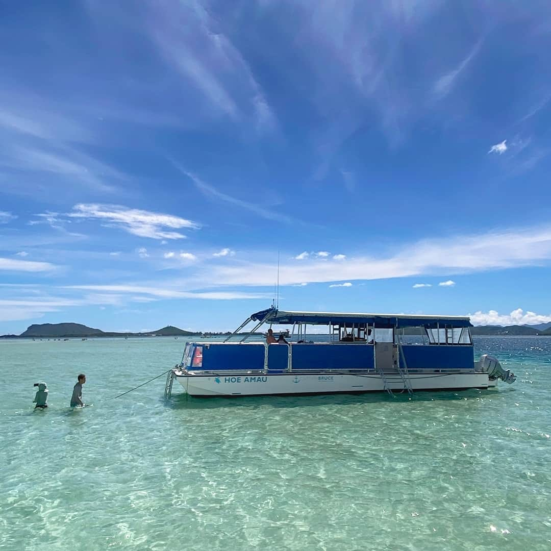 Luxury Cruise by Captain Bruceのインスタグラム：「Newly Boat🛥️✨⁠ ⁠ 天国の海シュノーケリングツアーのボートが生まれ変わりました！⁠ ⁠ ピカピカになったボートに会いに、ぜひ天国の海へ遊びに来てください🤩⁠ ⁠ ⁠ #キャプテンブルース🔹⚓🔹 #天国の海ツアー #天国の海  #ハワイ #ハワイの自然 #シュノーケリング #カネオヘサンドバー #oahu ⁠#kaneohesandbar #hawaii #ahuolaka #hawaiivacation #hawaiitours #familyfriendlytravel #kaneohesnorkeling #hawaiinature #captainbrucehawaii」