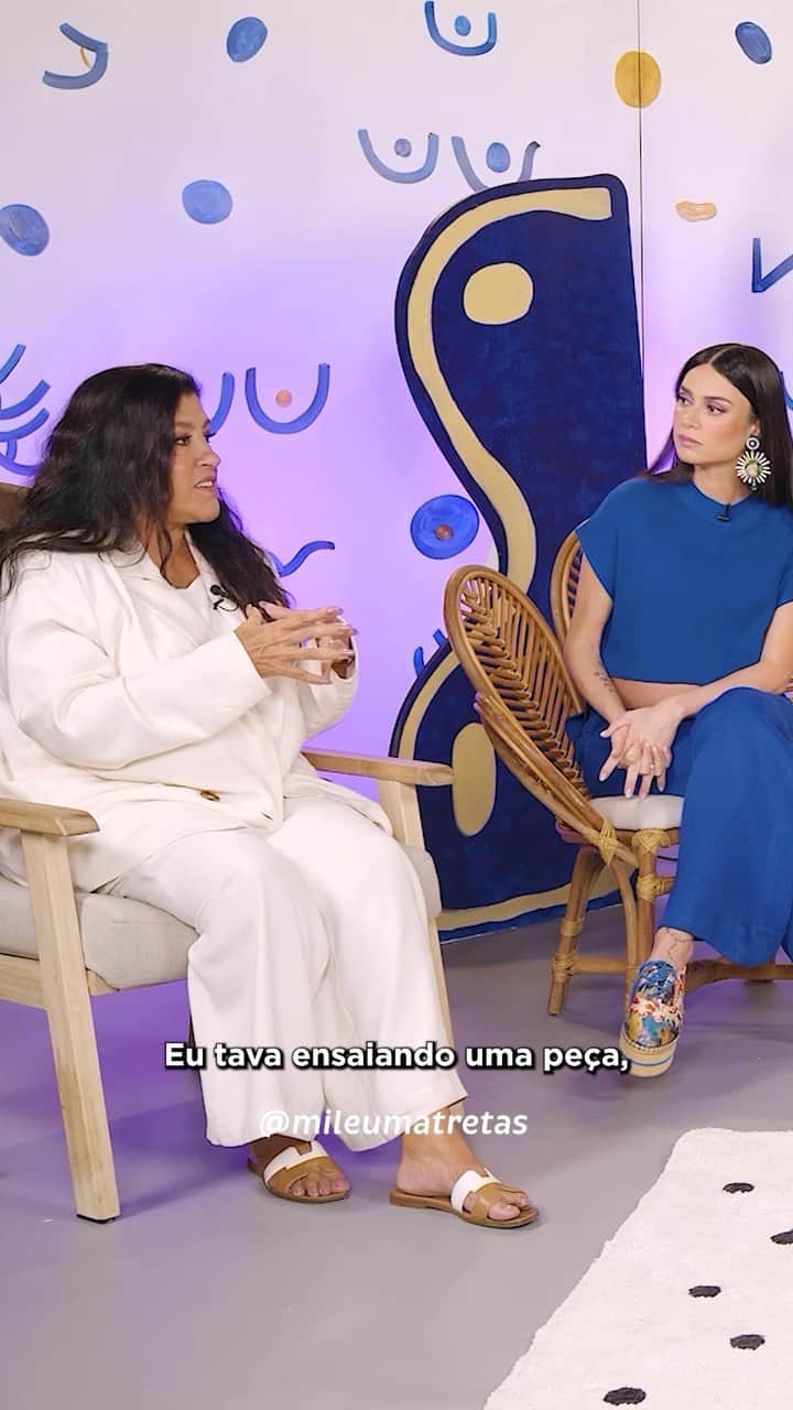 Thaila Ayalaのインスタグラム：「@mileumatretas de volta pra matar a saudade do jeito que a gente mais gosta: troca profunda e corações escancarados!  Tivemos a honra de receber @reginacase e @beneditazerbini para um papo sincero e sensível misturando filha, mãe e avó num episódio só! Vem ver que já ta no ar! 💞」