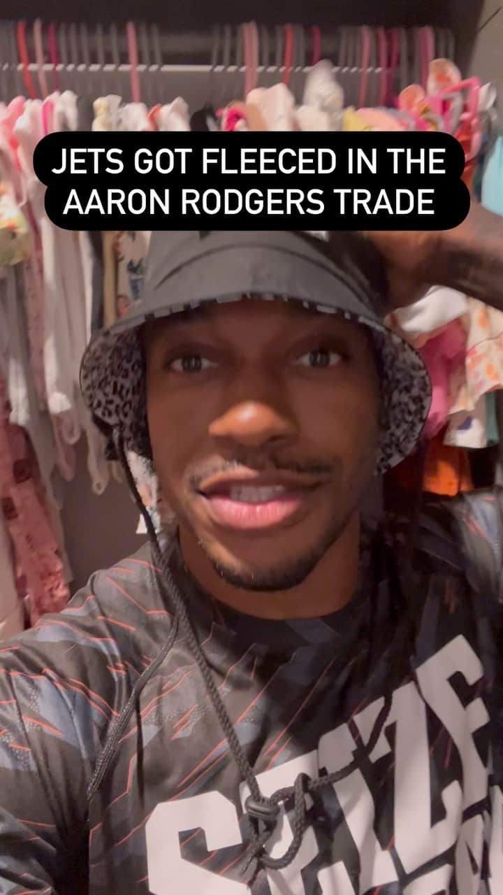 ロバート・グリフィン3世のインスタグラム：「Aaron Rodgers FINALLY got traded but the Jets got FLEECED.   #nfl #football #freeagency #jets #newyork #g3analysis #aaronrodgers #rgiii #rg3 #trade #nflnews」
