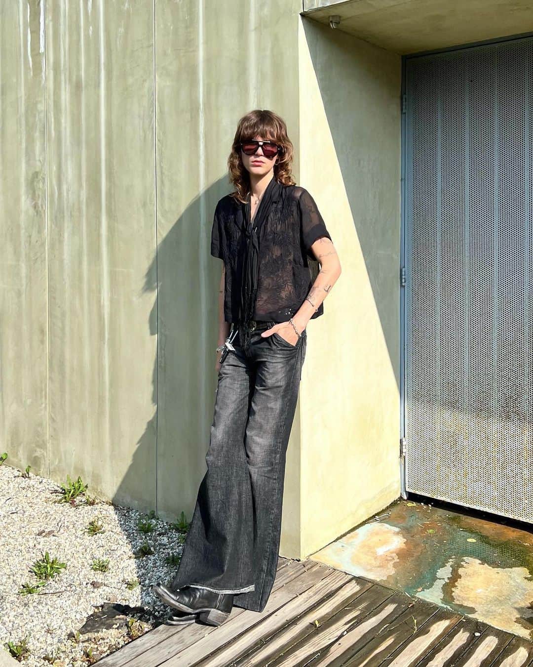 motherdenimのインスタグラム：「Laid back. @trent.vann」