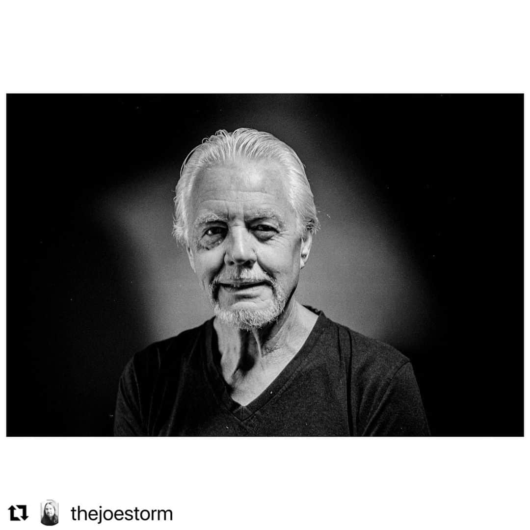 ジー・ヘイルさんのインスタグラム写真 - (ジー・ヘイルInstagram)「Michael Hottinger, Joe’s father, passed away this week. He’s a man I loved fiercely, and from the moment we met 20 years ago, he welcomed me like I was his own. He’d always say to me whenever we were getting ready to embark on our next adventure , “ You’re a good kid Liz, stay that way”. I will Mike, I promise    It’s been hard to say goodbye knowing I won’t get that send off anymore…but all of his advice, his isms and the big love he had for all he held dear will live on through us.  Below is @thejoestorm ‘s post… let’s do some good for the souls that are fighting Amyloidosis like Mike fought.  Love you forever Papa Hotts. We’ll jam some Allman brothers for the angels when we meet again. 💜  #Repost @thejoestorm  ・・・ We said goodbye to Dad this past week. As many folks know, there is nothing that can prepare you for losing your father. I’m lucky to be surrounded by strong and supportive family and friends. We spent the week laughing, crying, and celebrating a great man’s life.  He had been battling Amyloidosis. As the doctor said, it’s a beast of a disease.  If you feel so inclined, here is a link to donate, in Mike’s name, to the Amyloidosis Foundation. They’re working to fund research, educate medical professionals, and empower patients.  Thank you💚  https://secure.qgiv.com/for/memfobil/  The link is in my bio too.」4月25日 7時08分 - officiallzzyhale