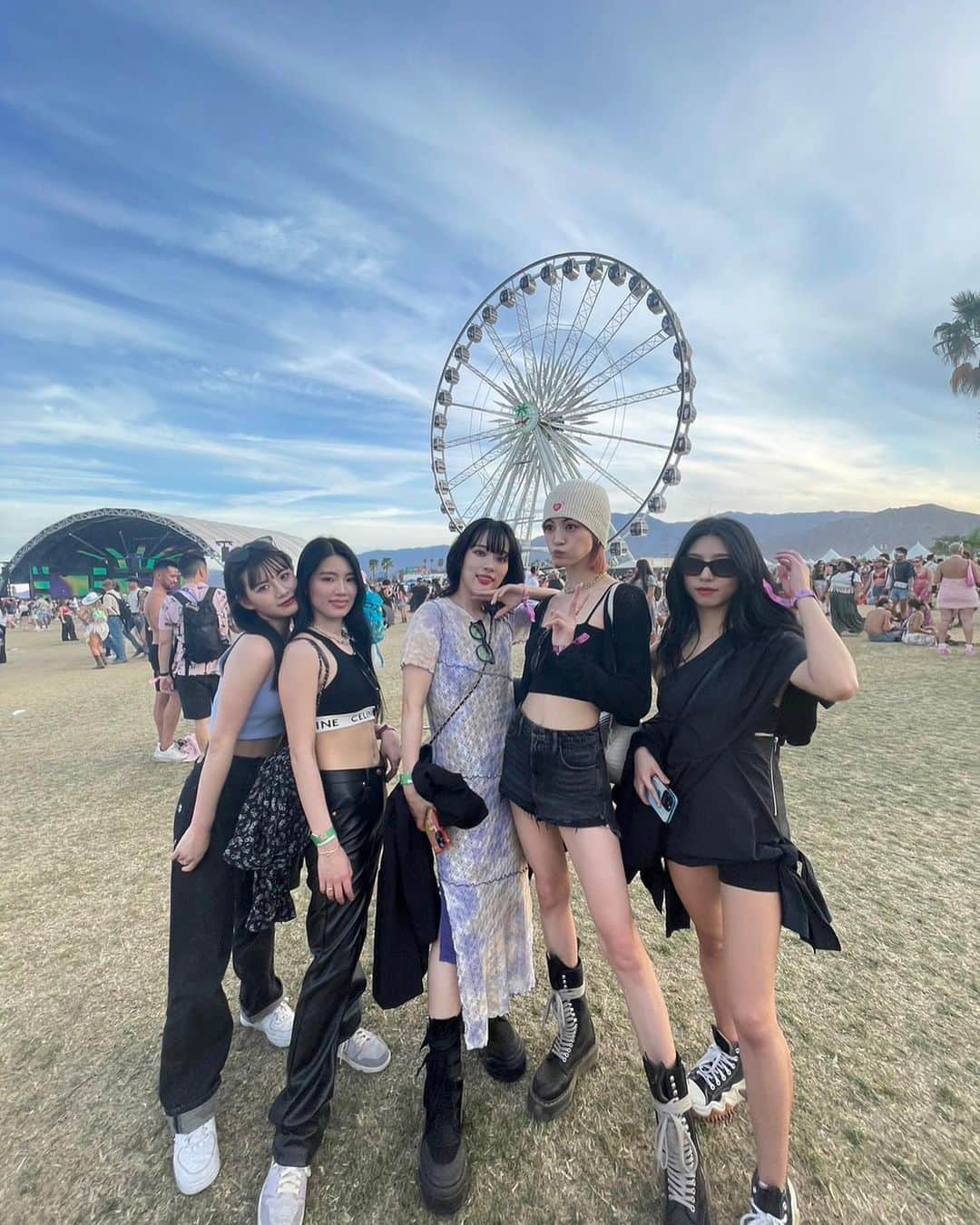 楓さんのインスタグラム写真 - (楓Instagram)「We went @coachella for the first time🌴🌴🌴  初めてのCoachellaは ドキドキとワクワクで 遠足みたいな気分だったな☺︎  Thank you🤍 @threesixzero  @markgillespie  @milomitchum」4月25日 7時09分 - kaede_