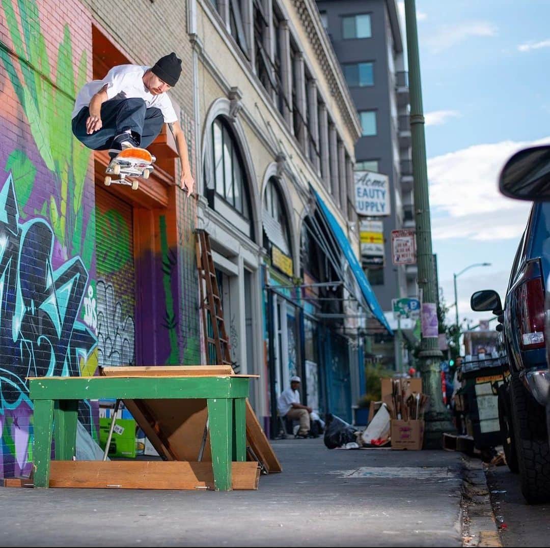 ラカイリミテッドフットウェアのインスタグラム：「@coldchapman Blast off 🚀  Photo by Raney Beres #Lakai #TheShoesWeSkate」