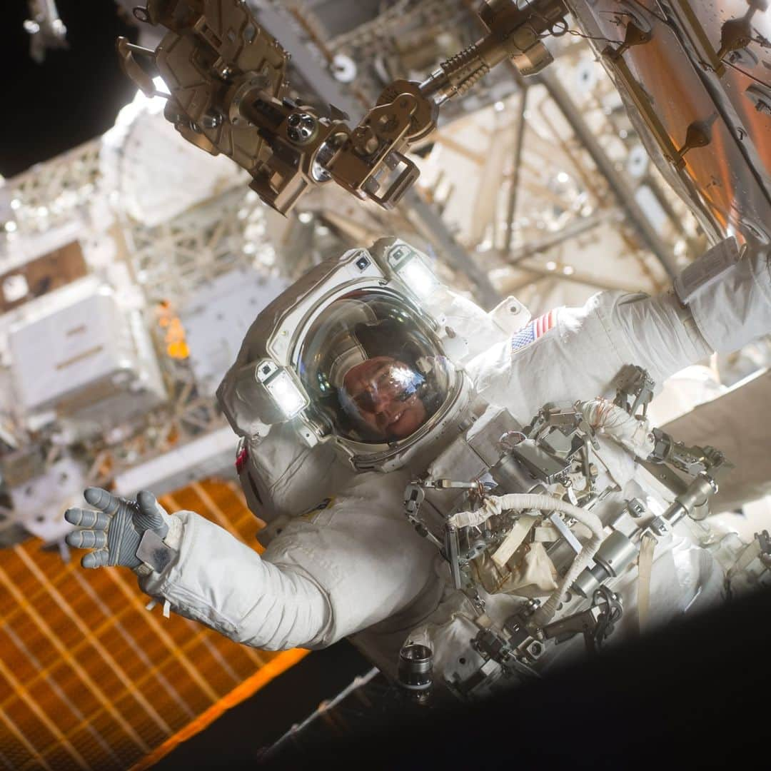 国際宇宙ステーションさんのインスタグラム写真 - (国際宇宙ステーションInstagram)「Astronaut Stephen Bowen is pictured waving during the seventh spacewalk of his career on March 2, 2011. He is scheduled to to begin his eighth spacewalk at 9:15 a.m. EDT on Friday with UAE (United Arab Emirates) astronaut Sultan Alneyadi (not pictured) who will be going on his first spacewalk. The duo will spend about six-and-a-half hours in the vacuum of space continuing to upgrade the orbital outpost’s power generation system.  #nasa #astronaut #spacewalk #walk #spacesuit #suit #international #space #station」4月25日 7時41分 - iss