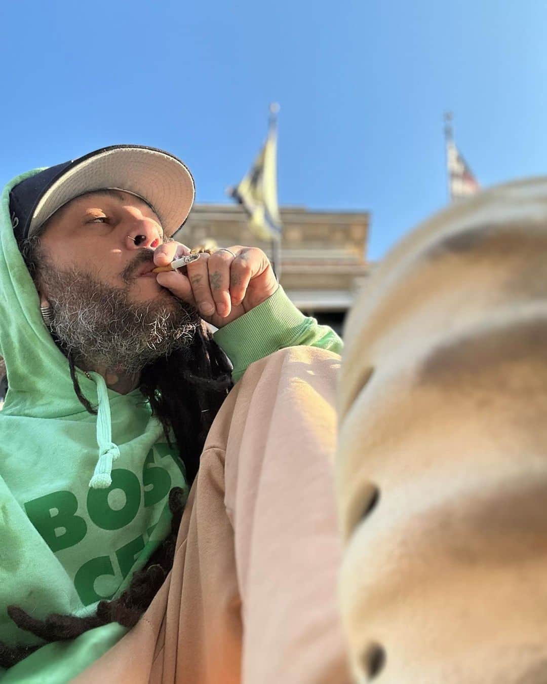 トラビ・マッコイのインスタグラム：「MAMA,I WANNA BE A CROCSTAR!!!!-💙™️」