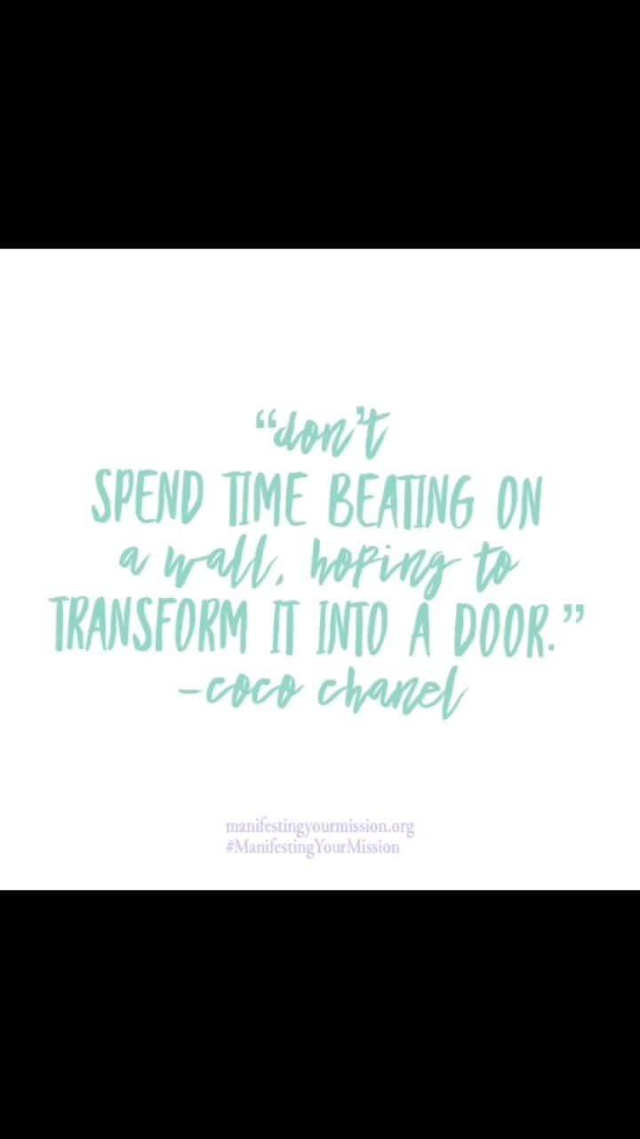 ブリアンナ・ブラウンのインスタグラム：「I 💗 this quote and here is why… ⠀⠀⠀⠀⠀⠀⠀⠀⠀ Radical acceptance for what is has helped me recognize when to pivot, versus swirling in a gerbil wheel, or staying stagnant wanting things to change that won’t.  ⠀⠀⠀⠀⠀⠀⠀⠀⠀ As Coco Chanel said, “Don’t spend time beating on a wall, hoping to transform it into a door.”  ⠀⠀⠀⠀⠀⠀⠀⠀⠀ Life is short.  ⠀⠀⠀⠀⠀⠀⠀⠀⠀ I try to accept reality, then ask myself, “What can I do now? What is within my control? Perhaps this is a blessing in disguise - how can I use this situation to my advantage?” ⠀⠀⠀⠀⠀⠀⠀⠀⠀ Then I take massive action and hold myself accountable so I actually finish.」