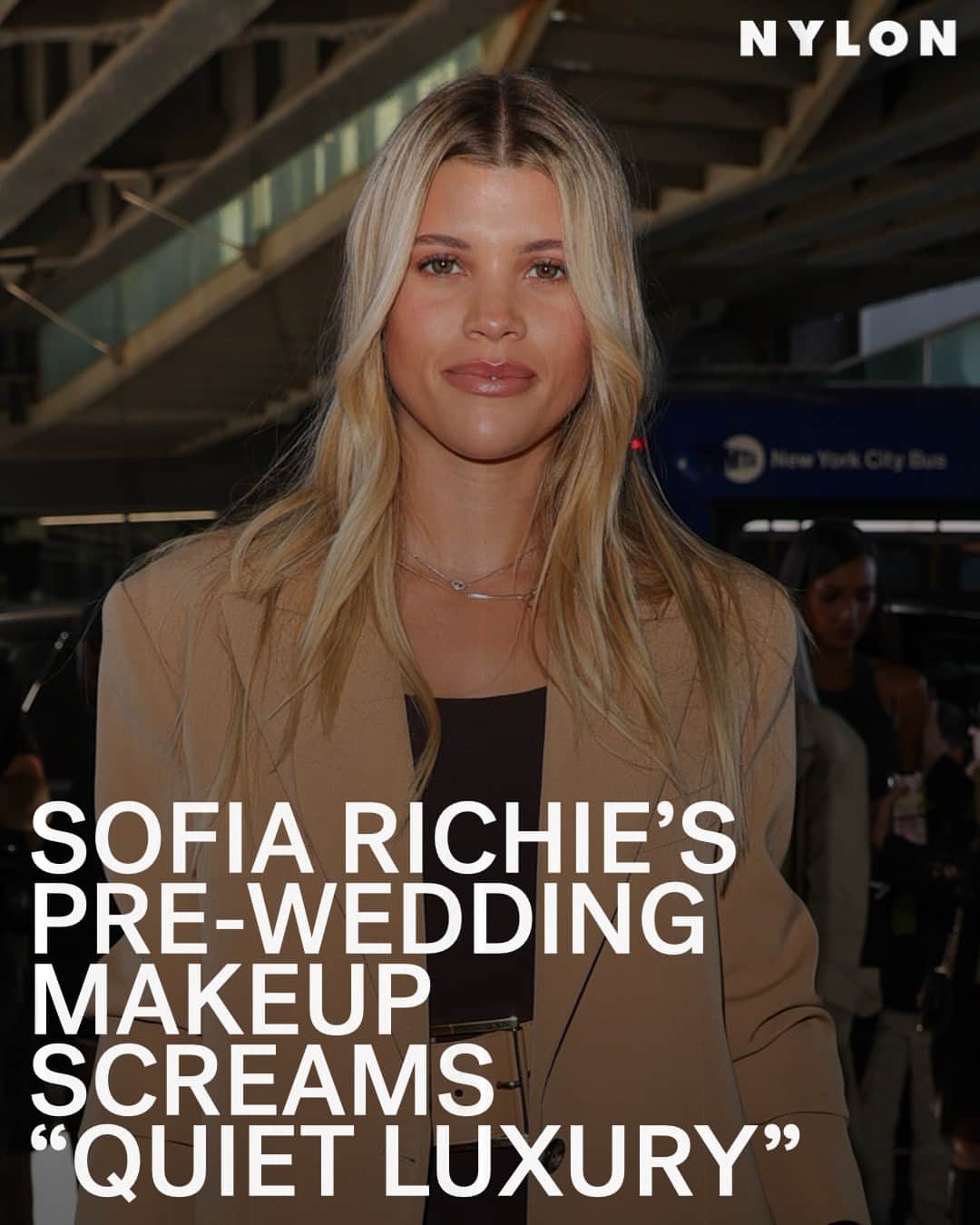 Nylon Magazineさんのインスタグラム写真 - (Nylon MagazineInstagram)「It seems the internet is obsessed with “quiet luxury” right now. With tutorials on how to look “expensive” going TikTok viral — #SofiaRichie’s DIY weekend wedding glam could be considered a head-to-toe manual. Link in bio to watch the bride's effortless, #GRWM makeup tutorial.  [Getty]」4月25日 7時56分 - nylonmag