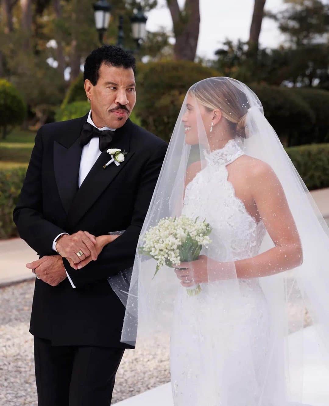 のインスタグラム：「My little girl is all grown up and starting her own journey with the love of her life. You'll always be my little bird, but I'm so proud of the woman you've become. Endless Love to you and Elliot. 🤍 @sofiarichie @elliot  📷 @germanlarkin」