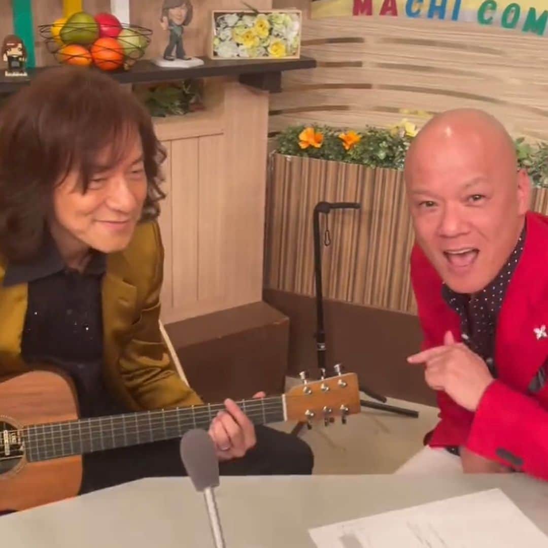 鴨頭嘉人さんのインスタグラム写真 - (鴨頭嘉人Instagram)「ダイヤモンド☆ユカイさんメインMCのテレビ番組『マチコミ』に出演して来ました❤️  ユカイさんの自由なスタイルが最高😍 #打ち合わせなしで急にギター弾いて歌いましょうってすごくない  「YouTube講演家とは何？」 「コミニュケーションのコツ」 「Challenge Like A Baby という社会現象」 短い時間でしたが盛りだくさんの内容をお届けしました😍  この内容はテレビ埼玉のYouTubeチャンネルにアップされるらしいのでお楽しみに❤️」4月25日 8時10分 - kamogashirayoshihito