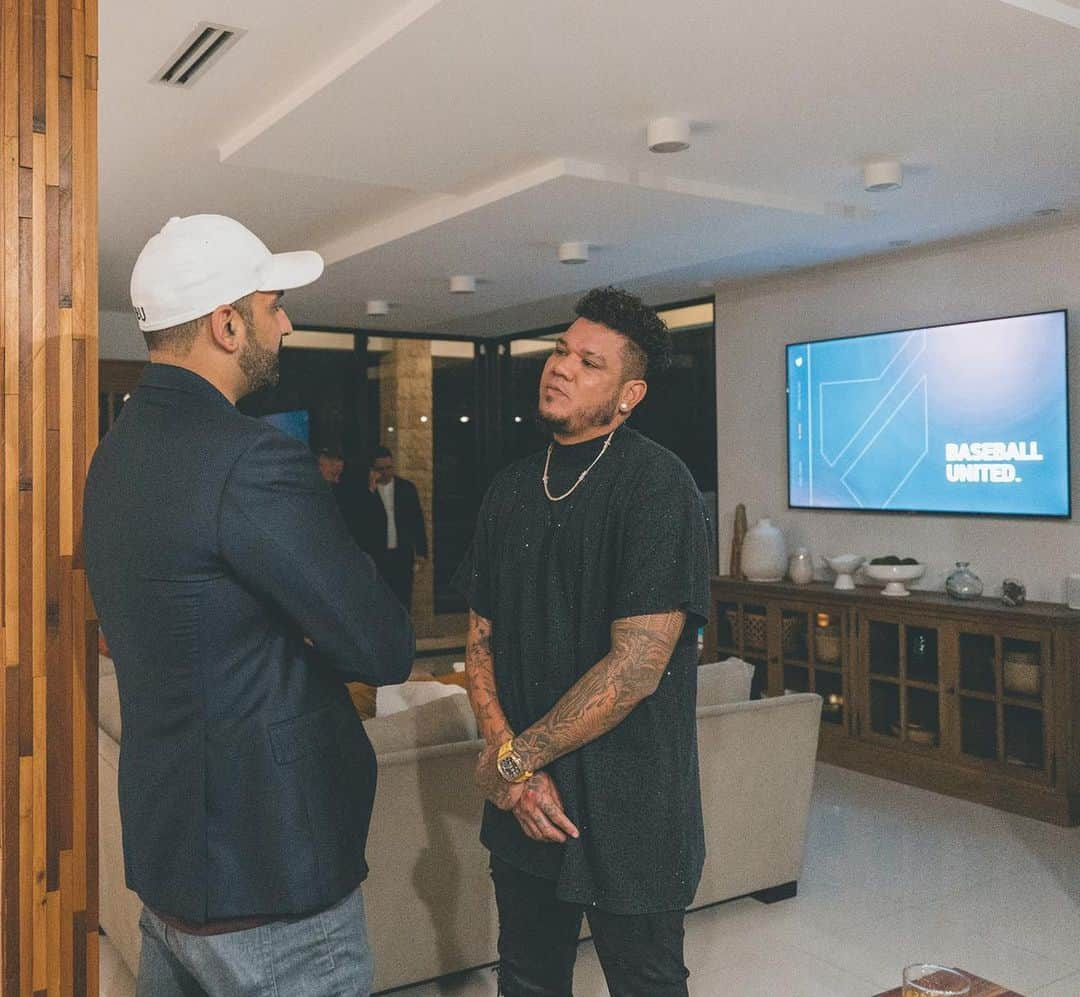 フェリックス・ヘルナンデスさんのインスタグラム写真 - (フェリックス・ヘルナンデスInstagram)「It's truly an honor to welcome @mariners legend, @therealkingfelix34, to the @baseballunited ownership group.  Felix is a six-time All-Star, Cy Young Award winner, and the last player to pitch a perfect game in @mlb. He is the Mariners’ career leader in wins, strikeouts, innings pitched, and ERA, and will be inducted into the team's Hall of Fame later this year.  As an #entrepreneur, he’s just as intelligent, talented, and driven, with a true passion for growing the game.⚾️   Looking forward to building with you, brother!! November in #Dubai is going to be amazing. 🙏❤️⛏️  #baseball #baseballunited」4月24日 23時14分 - therealkingfelix34