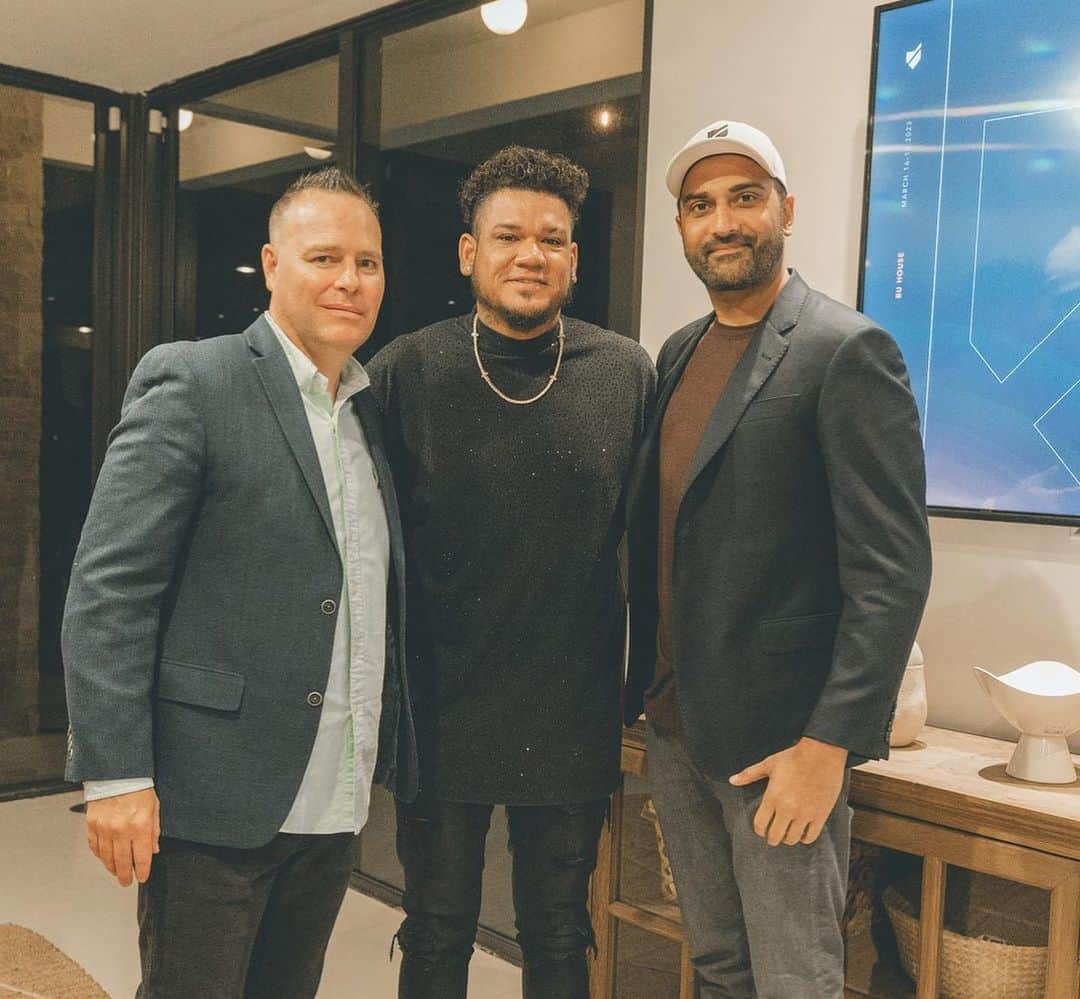 フェリックス・ヘルナンデスさんのインスタグラム写真 - (フェリックス・ヘルナンデスInstagram)「It's truly an honor to welcome @mariners legend, @therealkingfelix34, to the @baseballunited ownership group.  Felix is a six-time All-Star, Cy Young Award winner, and the last player to pitch a perfect game in @mlb. He is the Mariners’ career leader in wins, strikeouts, innings pitched, and ERA, and will be inducted into the team's Hall of Fame later this year.  As an #entrepreneur, he’s just as intelligent, talented, and driven, with a true passion for growing the game.⚾️   Looking forward to building with you, brother!! November in #Dubai is going to be amazing. 🙏❤️⛏️  #baseball #baseballunited」4月24日 23時14分 - therealkingfelix34