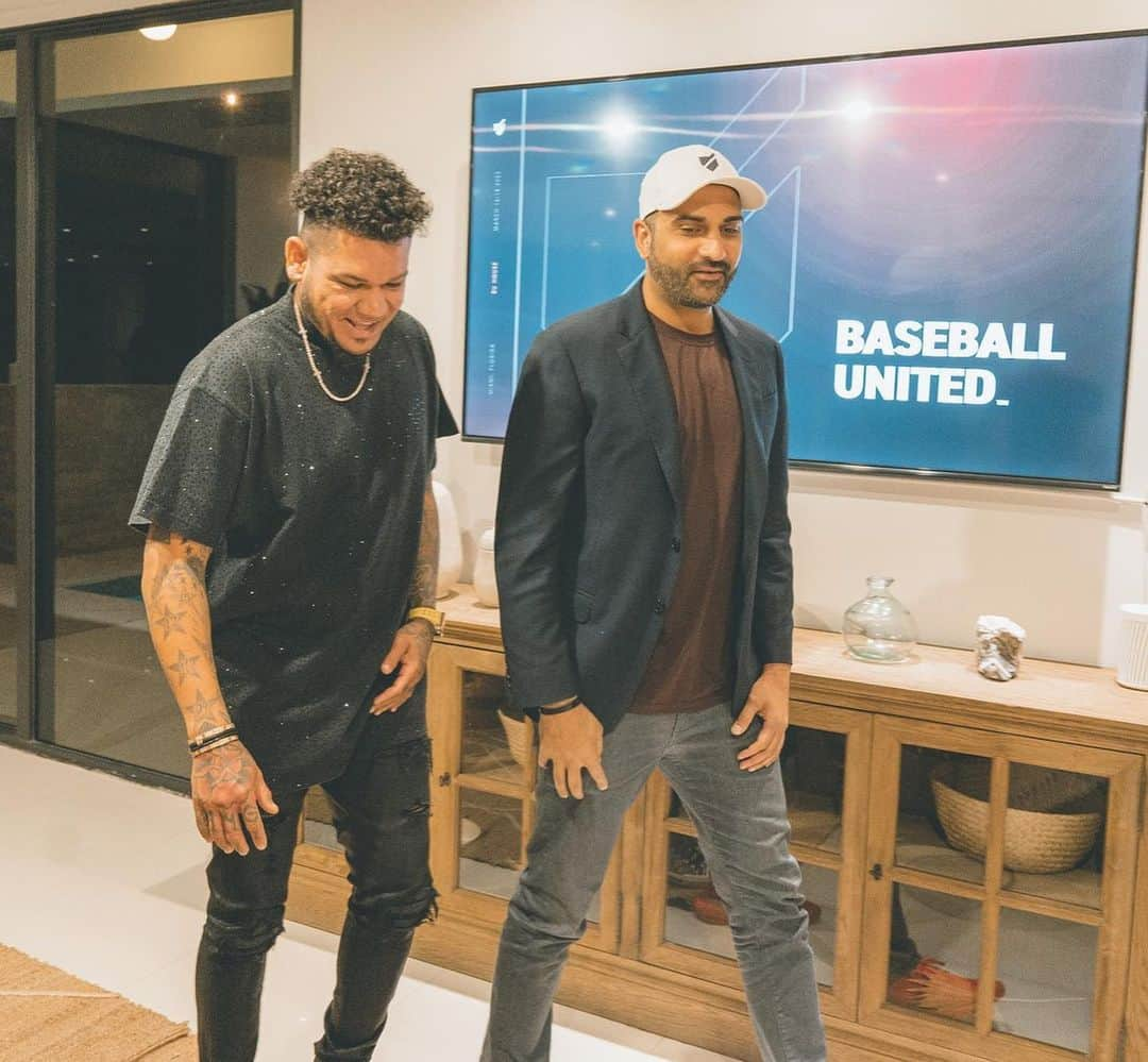 フェリックス・ヘルナンデスさんのインスタグラム写真 - (フェリックス・ヘルナンデスInstagram)「It's truly an honor to welcome @mariners legend, @therealkingfelix34, to the @baseballunited ownership group.  Felix is a six-time All-Star, Cy Young Award winner, and the last player to pitch a perfect game in @mlb. He is the Mariners’ career leader in wins, strikeouts, innings pitched, and ERA, and will be inducted into the team's Hall of Fame later this year.  As an #entrepreneur, he’s just as intelligent, talented, and driven, with a true passion for growing the game.⚾️   Looking forward to building with you, brother!! November in #Dubai is going to be amazing. 🙏❤️⛏️  #baseball #baseballunited」4月24日 23時14分 - therealkingfelix34