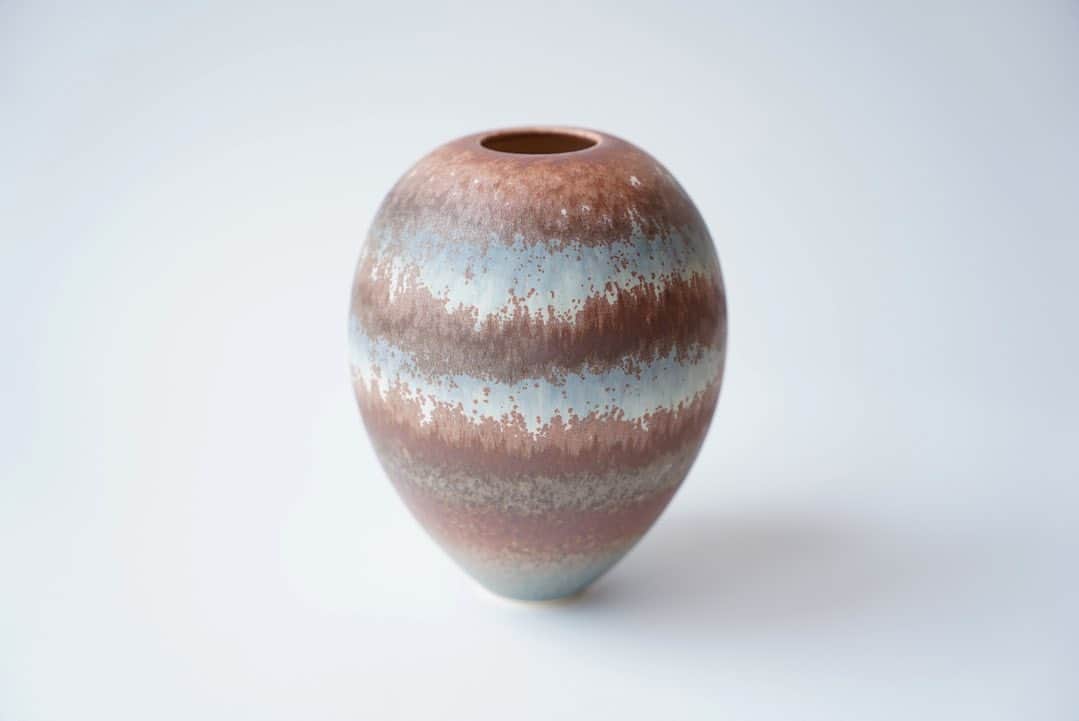 岩崎龍二さんのインスタグラム写真 - (岩崎龍二Instagram)「#煌赫+ . #ブルーグレー . #花器 . #器 #陶器  #岩崎龍二  #工芸 #陶瓷 #도예 #potter  #pottery #potterie #Poterie #porcelain #ceramic #ceramica #keramik #ryujiiwasaki #glazed #design」4月24日 23時16分 - iwasakiryuji