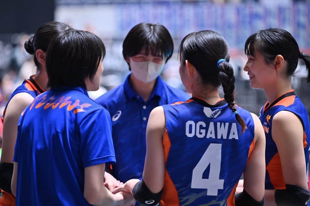 小川愛里奈さんのインスタグラム写真 - (小川愛里奈Instagram)「・ 2022/23Vリーグ 準優勝 たくさんのご声援ありがとうございました。 今季のVリーグでは準優勝の形で終わってしまい悔しい気持ちではありますが、最高なメンバーと最後まで戦う事ができました。 そしてどんな時でも一緒に戦って下さり本当に本当にありがとうございました💘  ※いつも素敵なお写真ありがとうございます📸 何枚かお借りしています🙇‍♀️  #覇気 #東レアローズ」4月24日 23時20分 - o.eri12