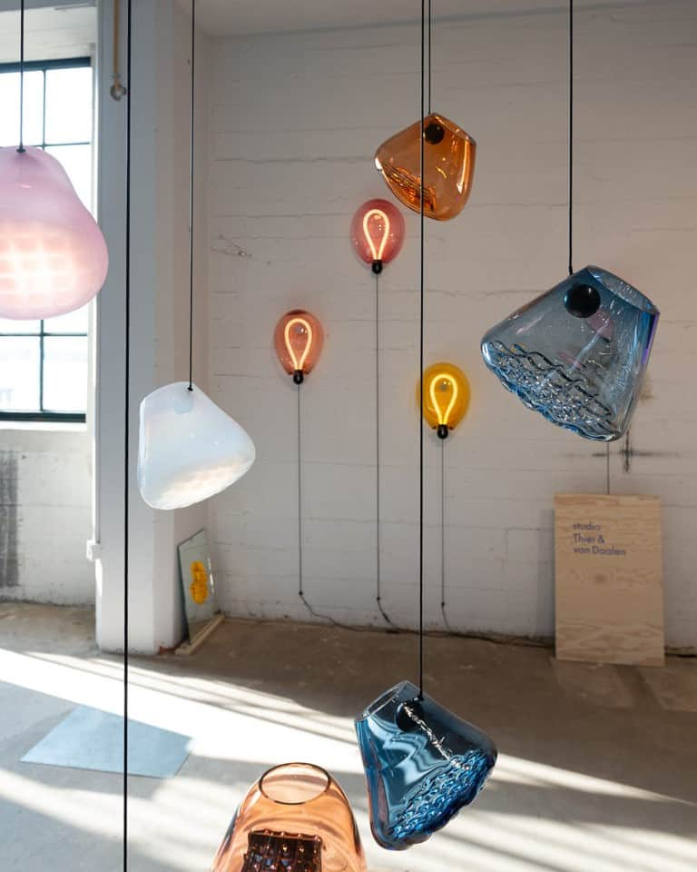 Design Milkさんのインスタグラム写真 - (Design MilkInstagram)「Do these jelly-colored pendant lights remind you of anything?? 🍬👀 Resembling an assortment of super-sized hard candies, @studiothiervandaalen's GRID series lit up a corner of @isaloniofficial this year. These colorful, confectionary lights are made from mouth-blown glass and crafted into unique, knobbly shapes that have our mouths absolutely watering! \\\ Check our link in bio to see more! 🔗  #milandesignweek #pendantlights #pendantlighting #lightingdesign #lightdesign #mouthblownglass #candiedglass」4月24日 23時26分 - designmilk