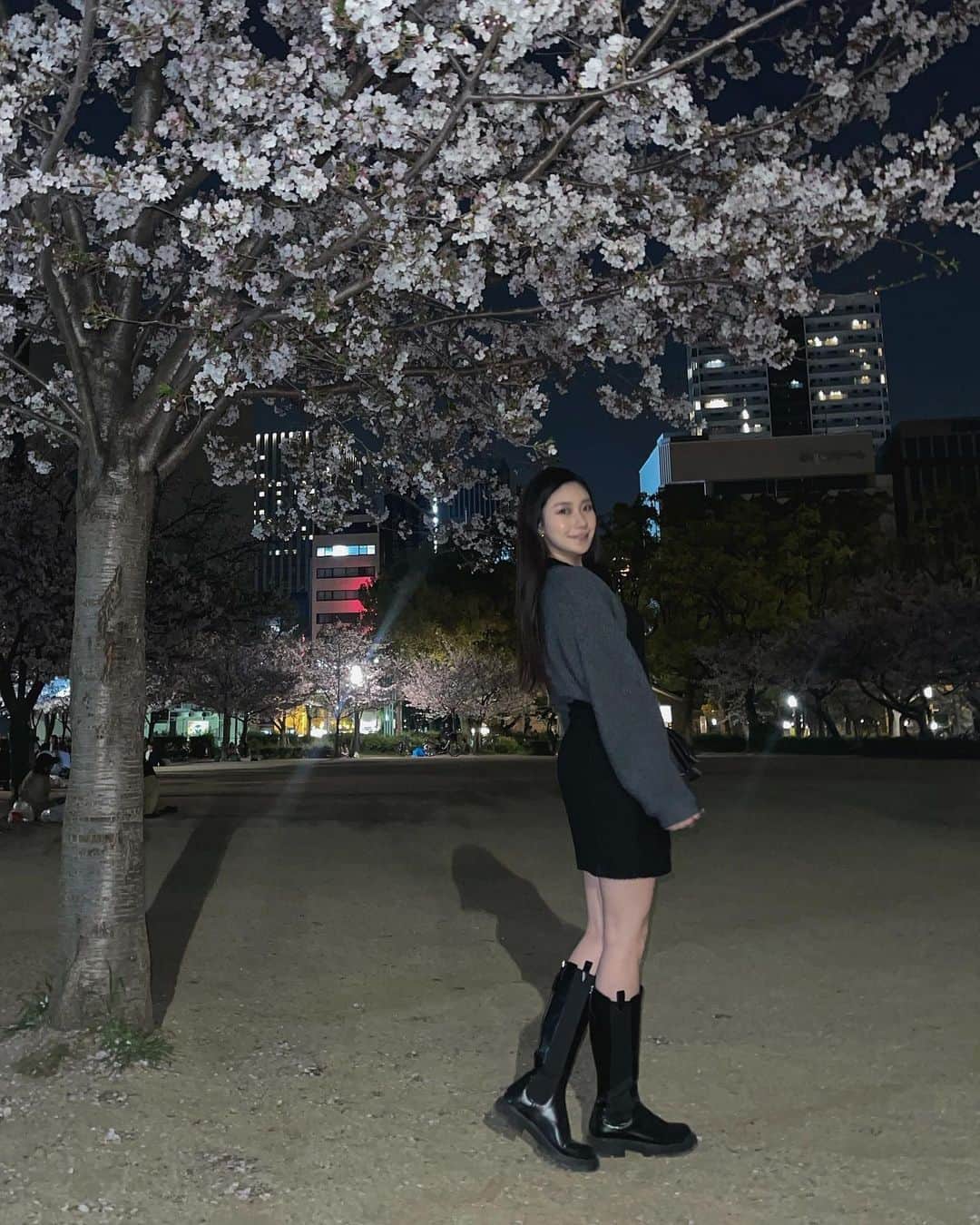 松田和佳さんのインスタグラム写真 - (松田和佳Instagram)「いつの日かの夜桜🌸」4月24日 23時40分 - waka_matsuda