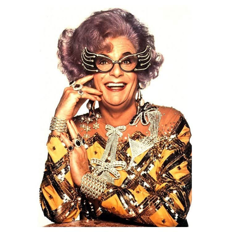 バトラー&ウィルソンさんのインスタグラム写真 - (バトラー&ウィルソンInstagram)「We’re so sad to hear the news about Dame Edna.   Reminiscing on these shots of Dame Edna and Madge for our Fulham Road billboards.   Iconic!   🖤」4月24日 23時33分 - butlerandwilson
