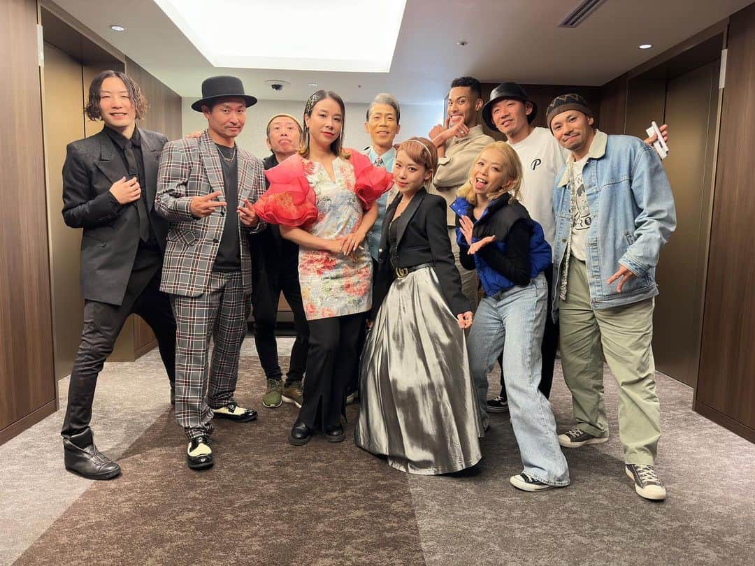 火口秀幸のインスタグラム：「改めまして @dleague_official  Dリーグ22-23シーズン ありがとうございました。  現役バリバリである この日本を代表する judgeの皆さんと ご一緒出来 素晴らしい時間でした。  そして、全ての Dリーガーの功績に 多大なるリスペクトを 送りたいと思います。  Dリーグ は、凄かった  皆様 ありがとうございました  @koji_alma  @oobashinichi  @dazzle_tatsuya  @kaorialive  @bgirleri0730  @yumahigarashi  @suzuyaka0729  @alex_kwmt  @peet_bbc_flex」