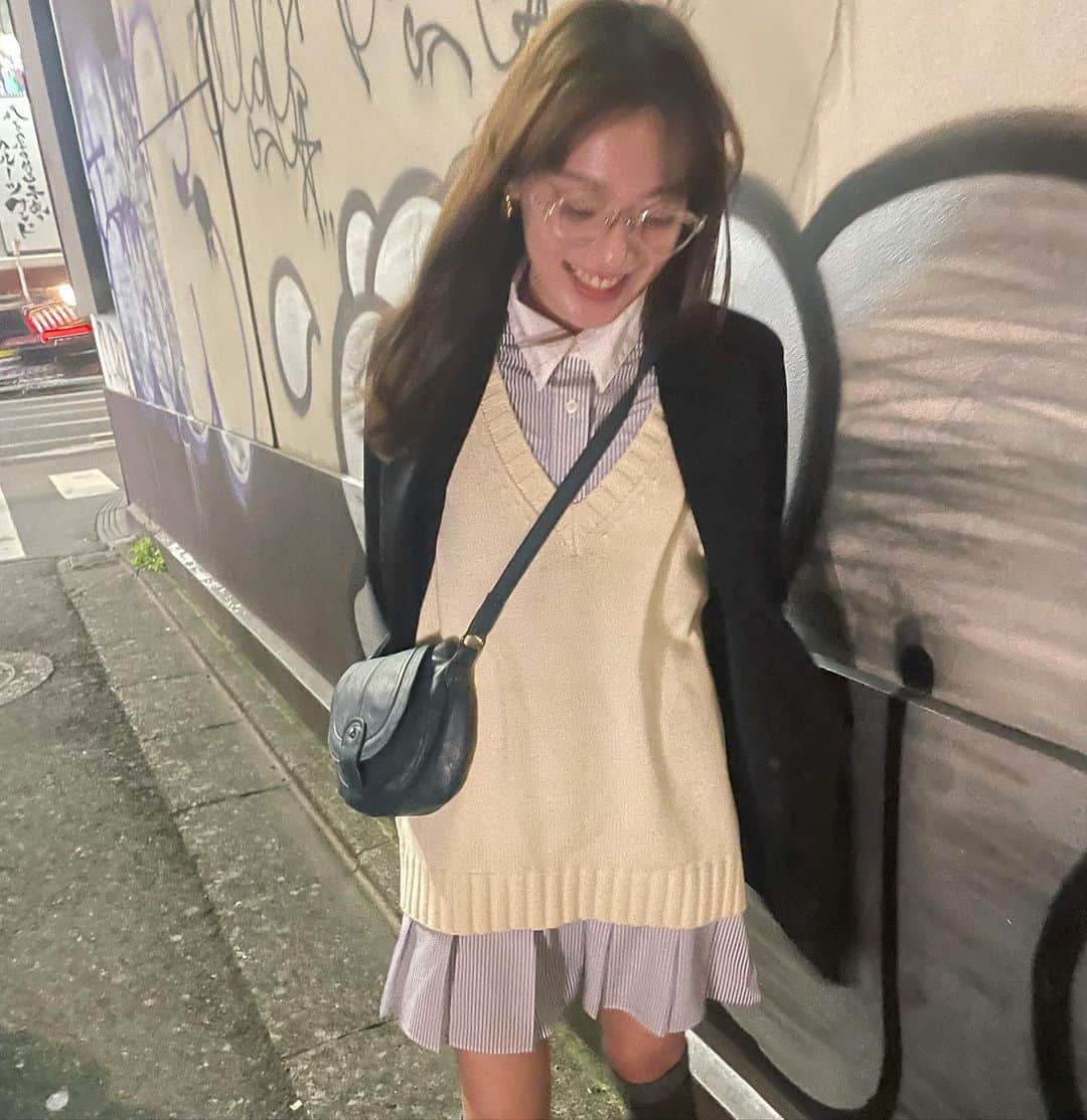 希代彩のインスタグラム：「TO(友達のオタク)の結婚をお祝いした日 #UNIQLO #ZARA」