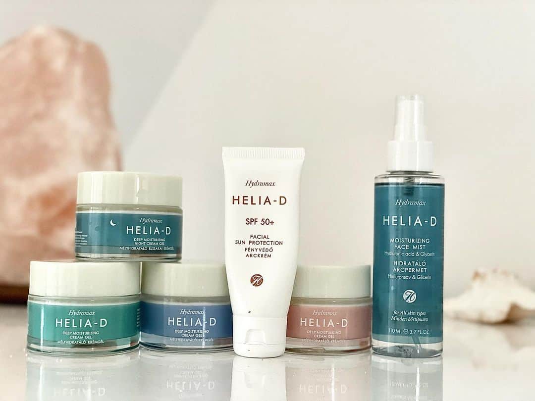 ズザンナ・ヤカボスさんのインスタグラム写真 - (ズザンナ・ヤカボスInstagram)「Íme a kialudt fejem 🤪 és a termékek, amik napjaim részesei és amiket szeretnék Nektek kisorsolni. 🤗   3 db ajándékcsomagot tudtok most nyerni, figyeljetek csak!    A játékban való részvételhez:   ☀️Kövesd a @heliad_magyarorszag és az én oldalamat ☀️Like-old ezt a képet! ☀️Kommentben jelöld meg 2 barátodat itt a kép alatt, akik szintén örülnének a nyereménynek!  A játék május 2-ig tart, sorsolás aznap este 8-kor. A nyertesek nevét a poszt alatt kommentben fogom kihirdetni.  A csomag tartalma:  -Helia-D Hydramax Mélyhidratáló Éjszakai Krémgél  -Helia-D Hydramax Mélyhidratáló Krémgél Normál bőrre (vagy ha száraz/érzékeny bőrtípusa van a nyertesnek, annak megfelelő krémet küldünk)  -Helia-D Hydramax SPF 50+ Fényvédő Arckrém  -Helia-D Hydramax C-vitamin & Hialuron Duo  *A játékban való részvétel kizárólag akkor érvényes, ha minden lépést teljesítettél, mindenkit bekövettél!  *A nyereményjáték nem az Instagram által szponzorált.  A játékban való résztvevők ezzel elfogadják az Instagram használati szabályzatát.   Játékszabályzatot megtaláljátok a biom-ban!  . . . #heliad #heliadhydramax #mélyhidratálás #nyereményjáték #hirdetés」4月24日 23時48分 - zsuzsubell