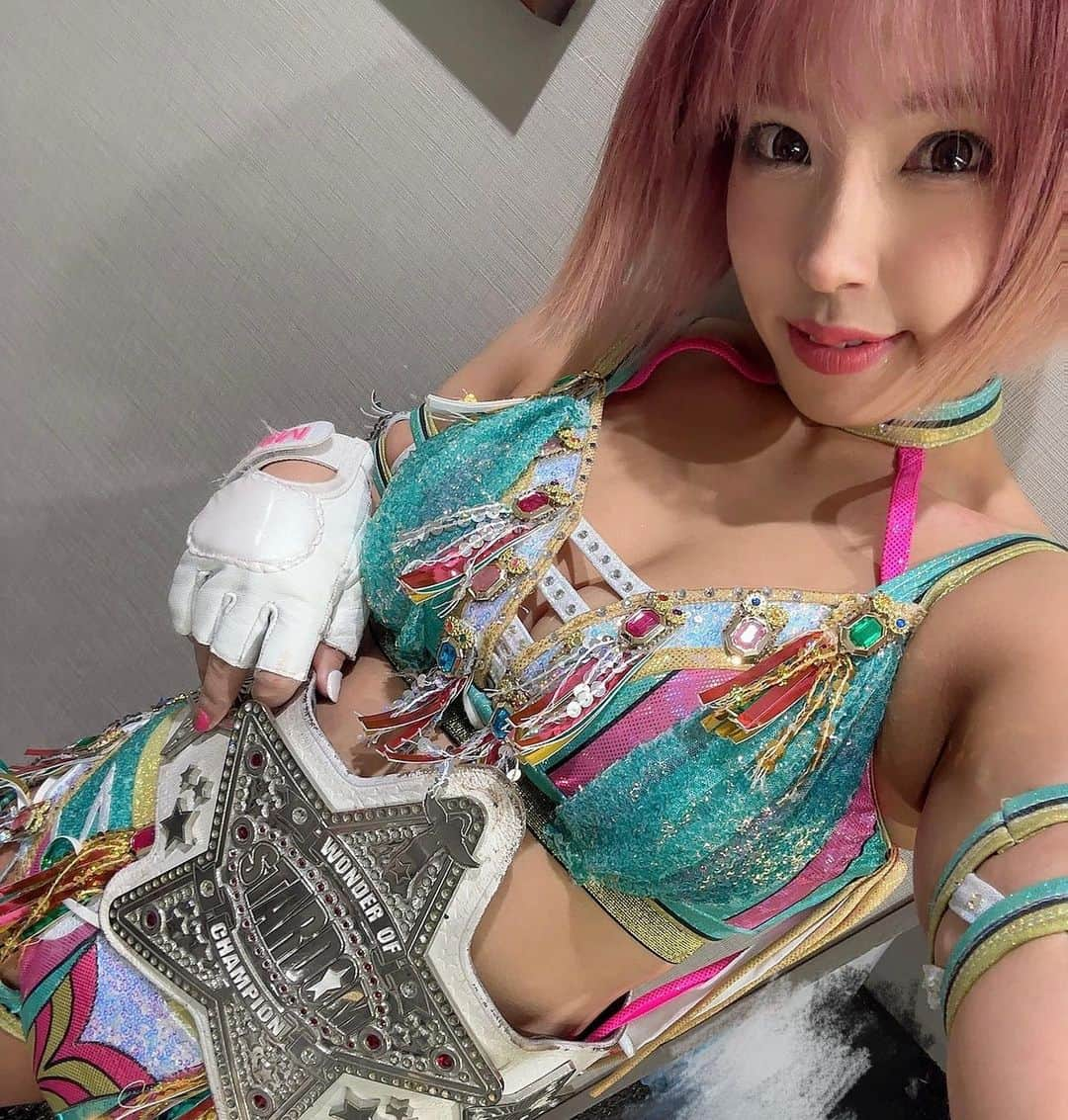 白川未奈さんのインスタグラム写真 - (白川未奈Instagram)「I am the 17th Wonder of Stardom Champion!💎💎  Chanmina Champ is hereeee!!!!  #prowrestling #STARDOM #白いベルト #チャンピオン #MinaShirakawa #belt」4月24日 23時59分 - mina_shirakawa