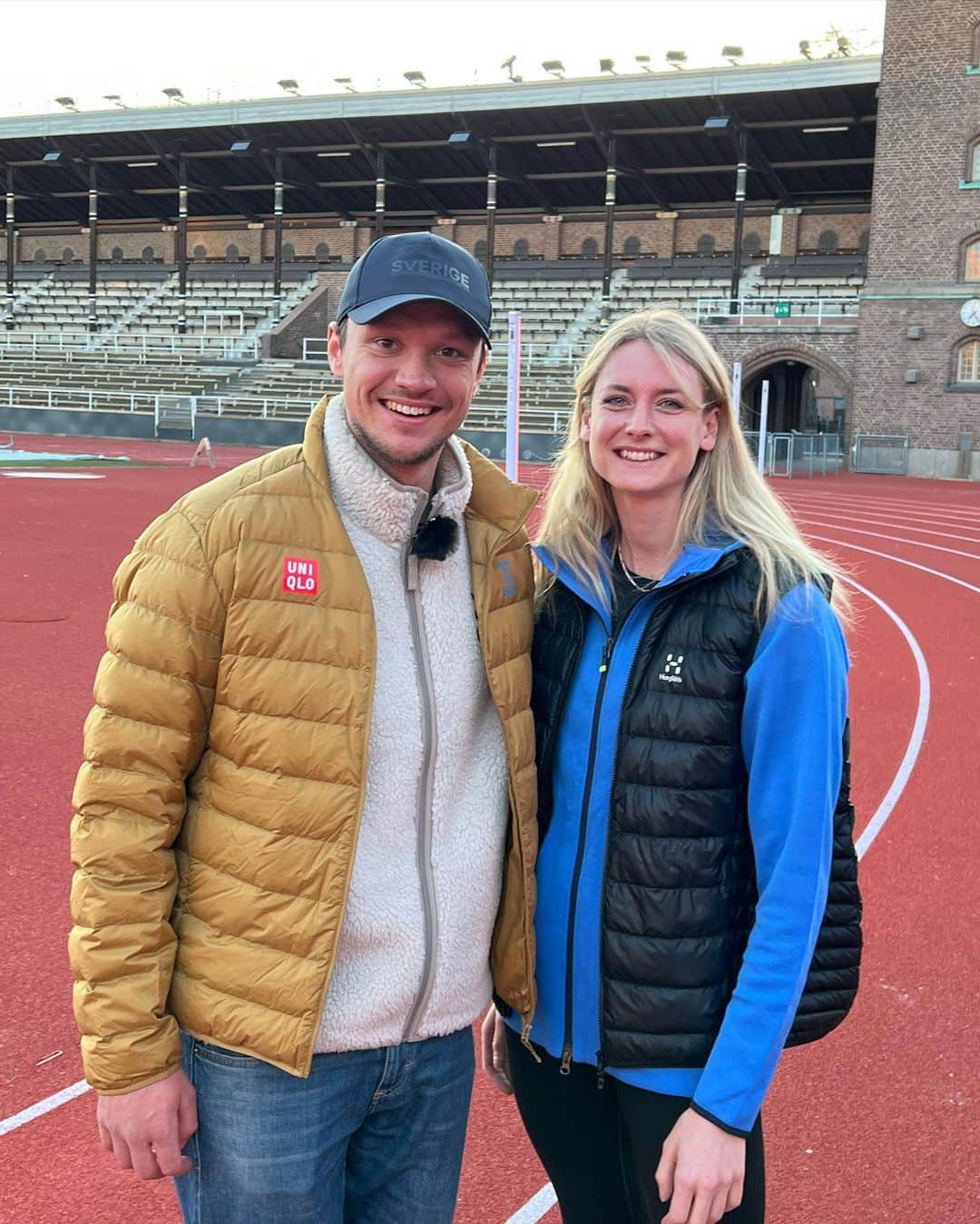 マチルダ・セーデルルンドのインスタグラム：「Stora drömmar och mål 💫 Tillsammans med @nils.vanderpoel och @eurojackpot_svenskaspeltur fick jag chansen att vara med på en superinspirerande föreläsning och träningspass med @nils.vanderpoel på 'The Billionaire Bootcamp' på Stockholms stadion. Nils föreläsning handlade om att våga drömma stort, hur man sätter mål och skapar förutsättningar för att nå dem - väldigt inspirerande och lärorikt. Vad drömmer du om? 😊✨  Åldersgräns 18 år. Stödlinjen.se」