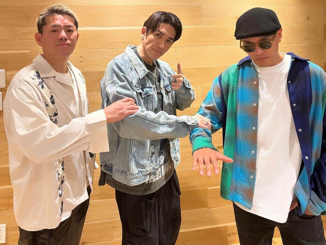 TALAのインスタグラム：「. 本日はDEEPオリジナルメンバーのデビュー16周年記念日。. . またこうしてデビュー記念日を迎えられた事を、いつも応援して下さっている皆さん、支えて下さっているスタッフの皆さん、そしてメンバー…. これまで僕達に携わって下さった全ての人達に心から感謝します。. . いつも本当にありがとうございます。. . これからも"たった1人の皆さん"の為に歌い続けます。. . これからもどうか、よろしくお願い致します。. . Thank you for always…. with all my love…. . . . . #color #deep #deepsquad #deeper #16th #anniversary #thankyou #ありがとう #感謝」