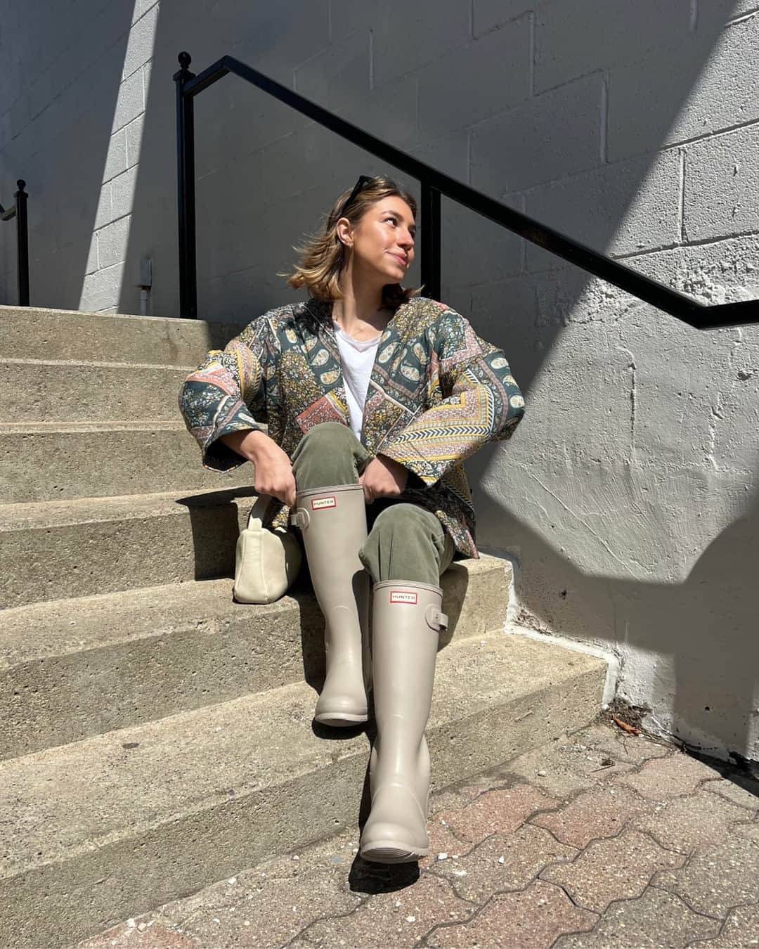 ハンターブーツのインスタグラム：「The sun us out in 📍 Grand Rapids, Michigan as @caitlinfarrand styles our Original Tall Boots for #TheHunterForecast⁣ ⁣ Whatever the forecast, it's always Hunter weather. Shop our collections by sun, rain, snow and wind at the link in bio.⁣ ⁣ #HunterOriginals⁣ #HunterBoots」