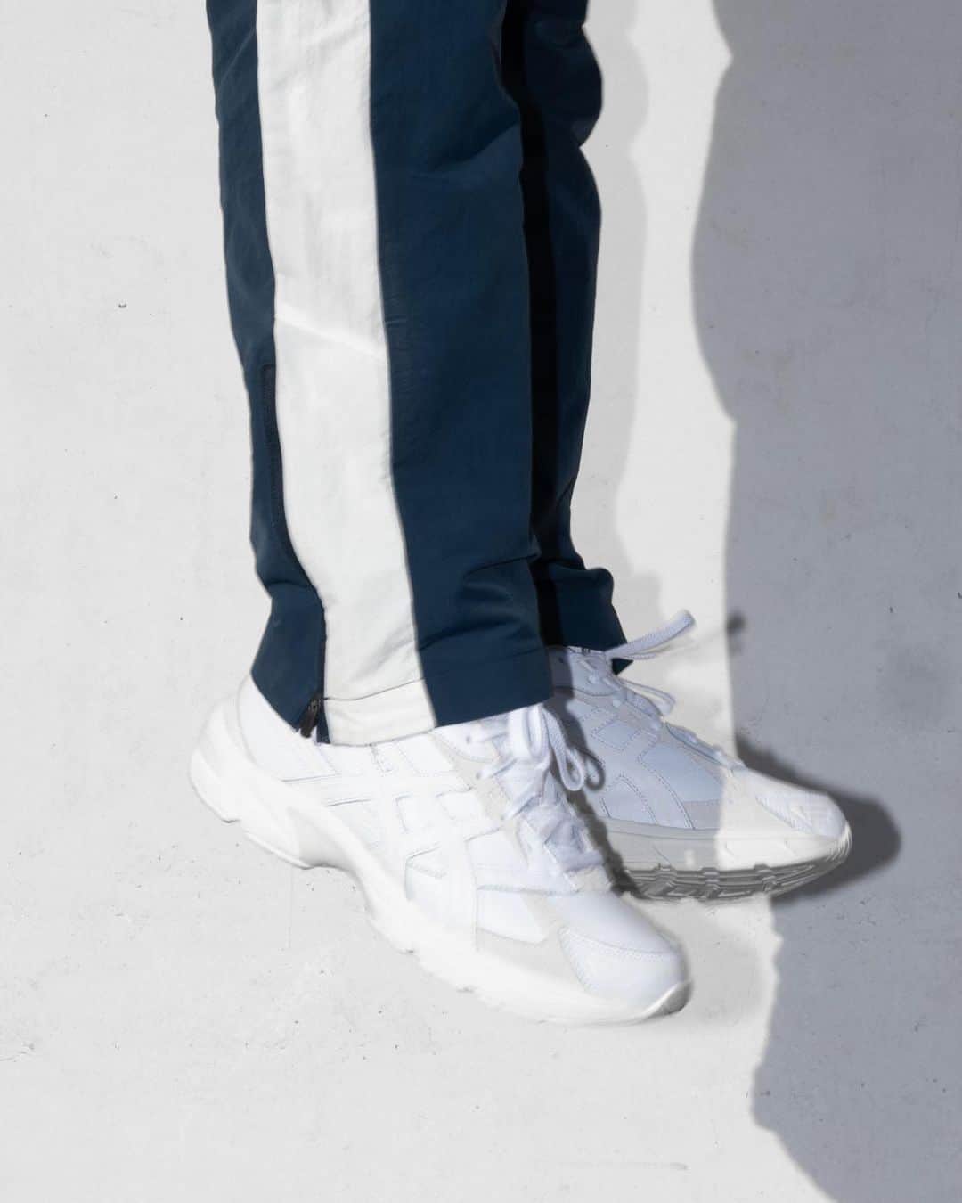 Titoloのインスタグラム：「No matter where you're headed, the all-white GEL-1130™️ has you covered. Its traditional materials have been updated with suede inserts and leather overlays, giving the retro running shoe a modern look. Pair it with the new ASICS tracksuit and you're good to go.  Shop it now @doodahstore instore & online  #asics #asicsgel #sneaker #sneakers #doodah #montanasportstyle #doodahstore #outdoor #sneakerhead #switzerland #asicssneakers #skateboard #fashion #shoes #kickstagram #skatestyle #kicks #runner #gel1130 #style #hypebeast #skate #streetwear #sneakerheads #asicsswitzerland」