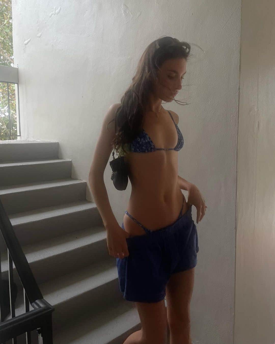 ジャクリーン・ヤブロンスキーのインスタグラム：「My skin wants humidity and salt water at all times, sooooo going to have to sort that out somehow.」