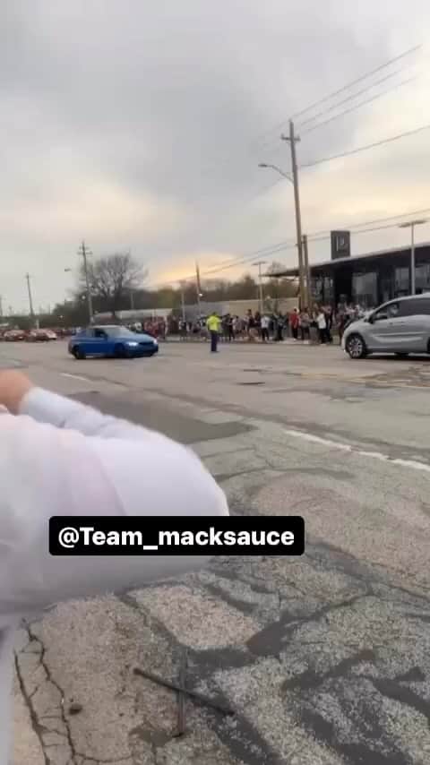 CarsWithoutLimitsのインスタグラム：「Now this BMW is doing Mustang Stunts LoL 😆  Tag Your Bestie  #carswithoutlimits #carporn #reels」