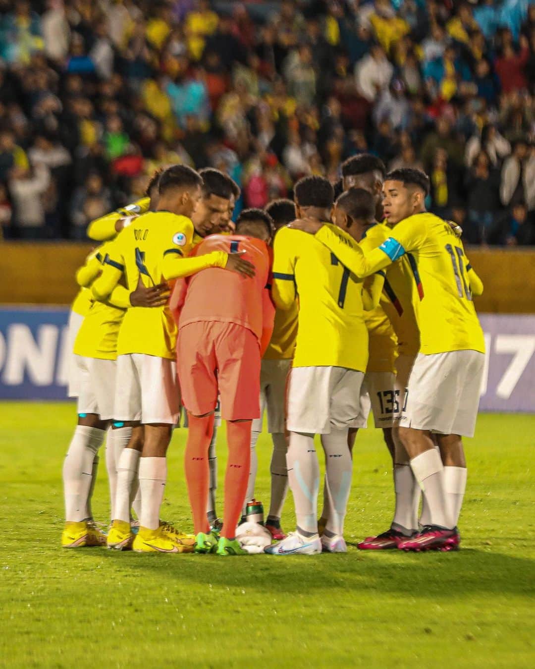 サッカー エクアドル代表チームのインスタグラム：「Este equipo piensa en grande 🫡🔥」
