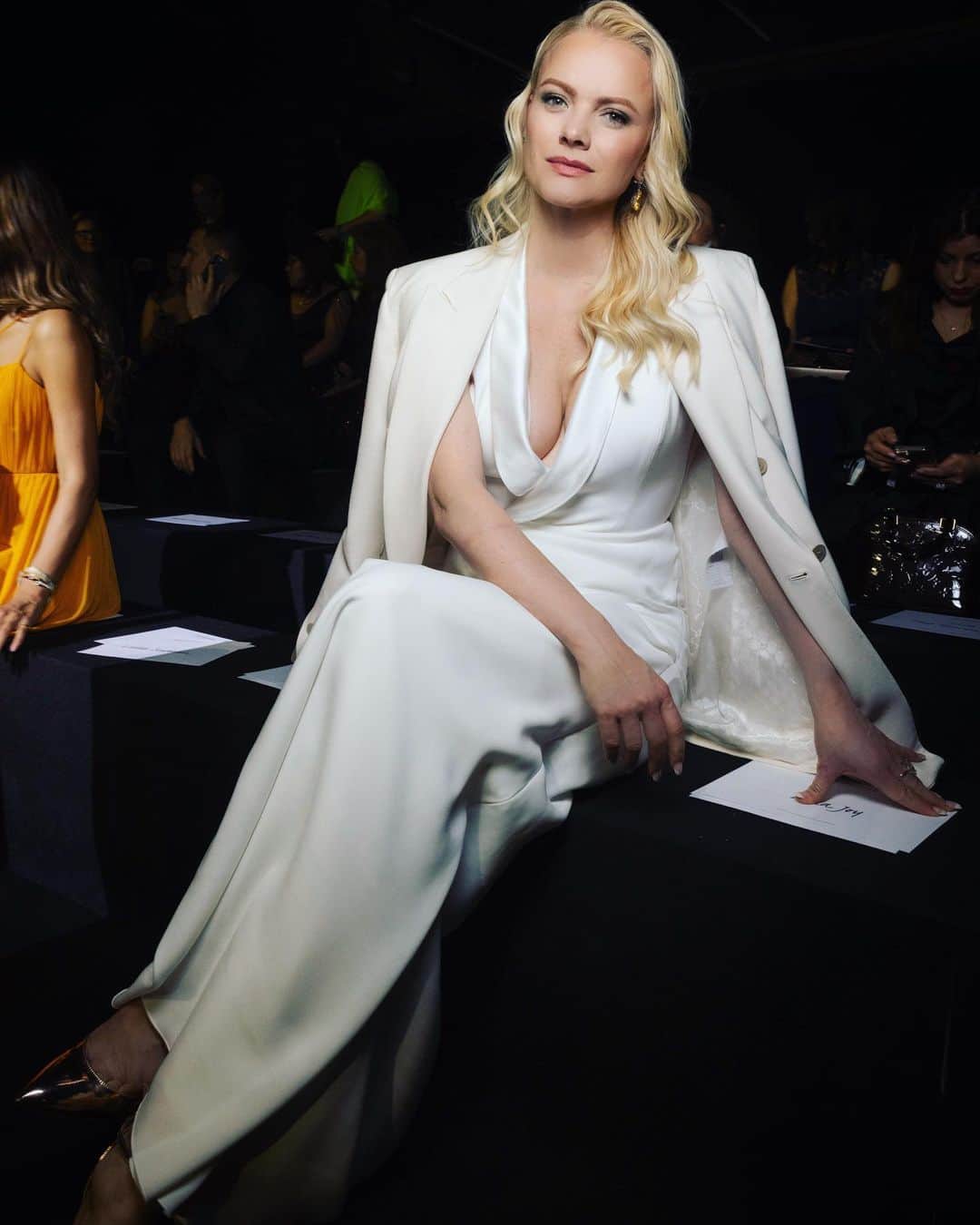 フランツィスカ・クヌッペのインスタグラム：「About last weekend in Barcelona ♥️💋✨  @pronovias #fashionshow  wearing #pronovias #dress @gismondi1754 #jewelry #yellowdiamond」