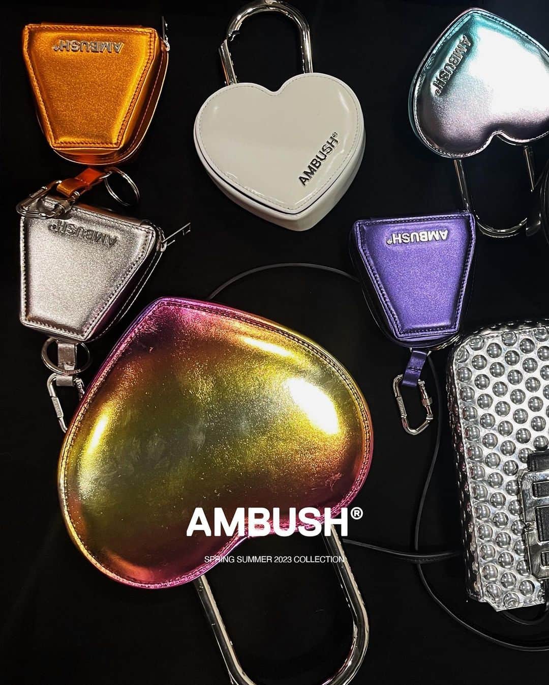 AMBUSHさんのインスタグラム写真 - (AMBUSHInstagram)「#AMBUSH SS23 is all about metallic colors and graphic shapes. ✨ New leather bags and accessories are now available at our WEBSHOP and coming soon to TOKYO WORKSHOP」4月25日 0時13分 - ambush_official