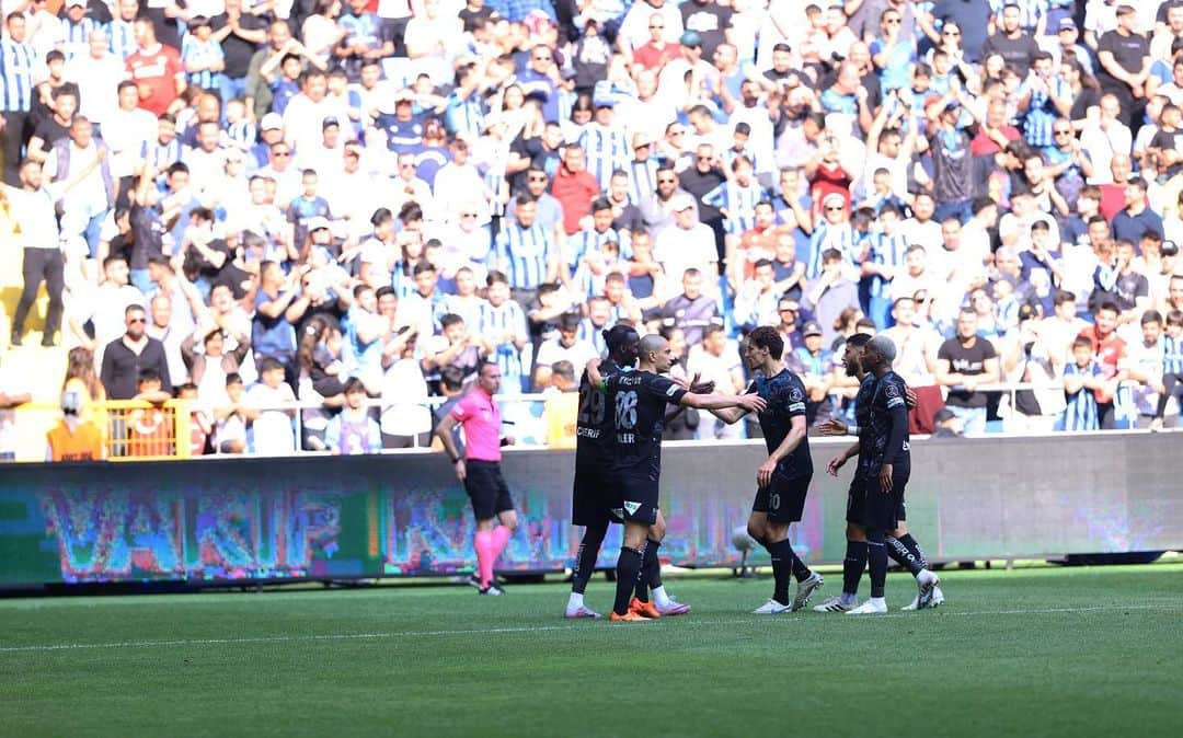 ベンジャミン・スタンブリさんのインスタグラム写真 - (ベンジャミン・スタンブリInstagram)「What a team 💙 keep going on this way, always fight and believe 🦾 the atmosphere in the stadium was incredible, thank you so much !! @adskulubu」4月25日 0時14分 - benjaminstambouli
