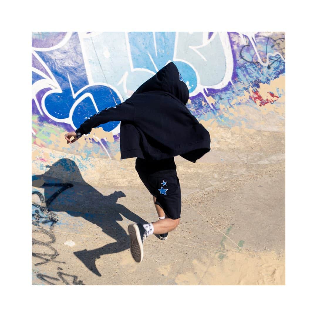 イレブンパリさんのインスタグラム写真 - (イレブンパリInstagram)「Tu valide la photo ? ✨  #elevenparisofficiel #etoile #skate #newcollection #streetwear #newone #newpost」4月25日 0時22分 - elevenparisofficial