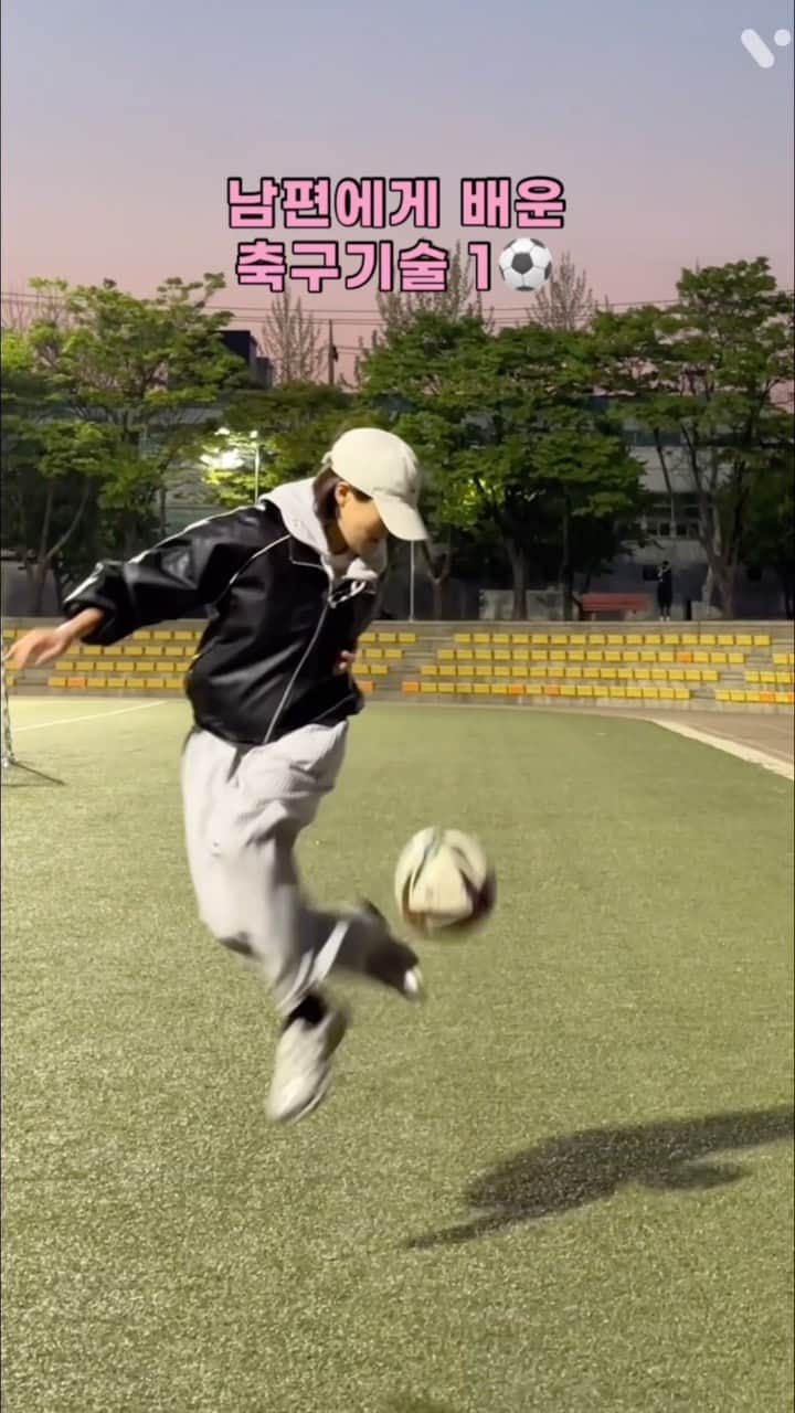 イム・ジンウのインスタグラム：「남편이랑 축구⚽️」