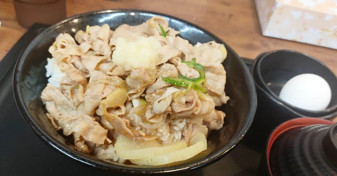 越中睦士のグルメインスタ