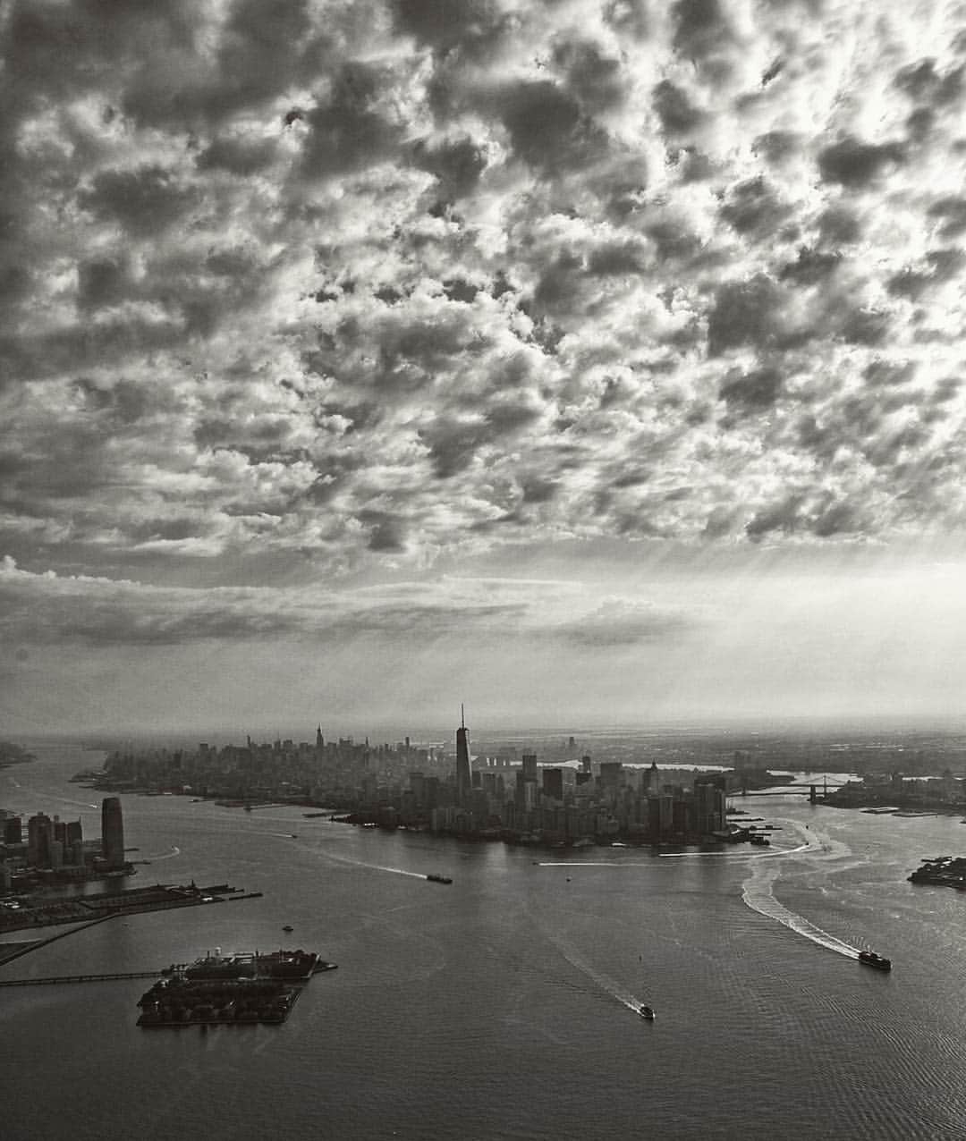 ジミー・チンさんのインスタグラム写真 - (ジミー・チンInstagram)「New York, New York.」4月25日 0時25分 - jimmychin