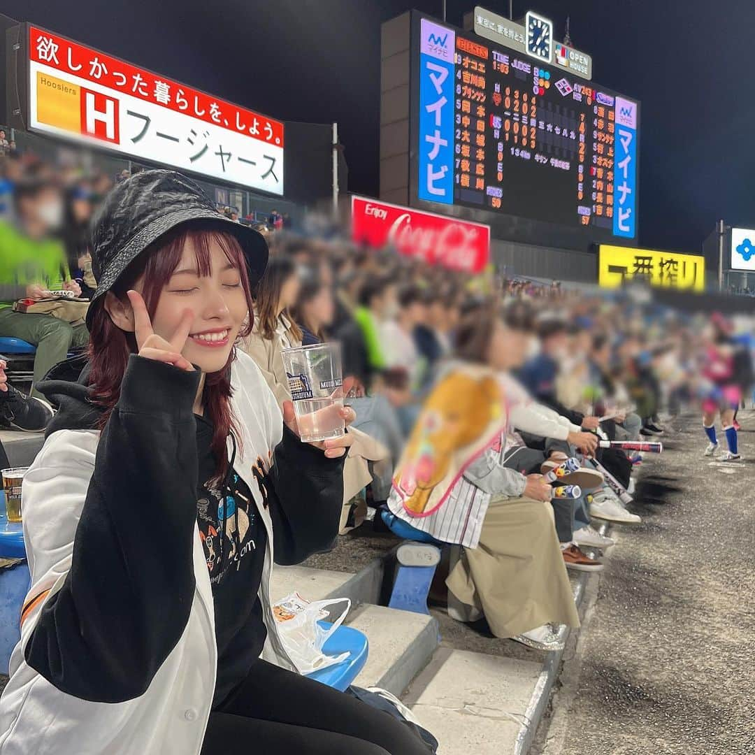 くるす蘭さんのインスタグラム写真 - (くるす蘭Instagram)「7年東京ドームでビール売ってても 野球はほーーんとにわからん 売り子の同期と集まるのが楽しいんだよな☺」4月25日 0時30分 - randayo_76