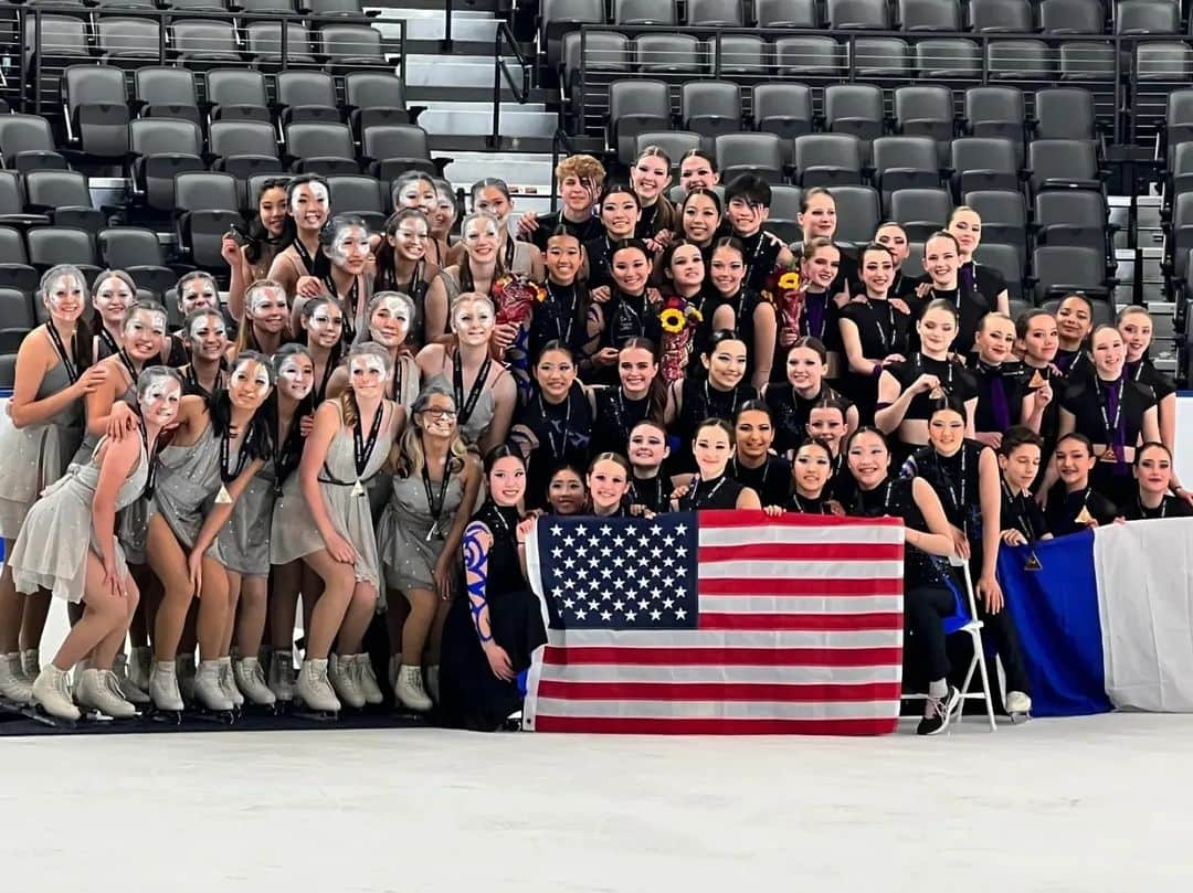 ベアトリサ・リャンさんのインスタグラム写真 - (ベアトリサ・リャンInstagram)「My heart ❤️ World Junior silver medalists 🥈 Proud of you all 🎉 Let's keep building that 🔥 Nations cup 2023 🇺🇲  @laicetheater  @usfigureskating  @losangelesfsc」4月25日 0時41分 - bebe_liang