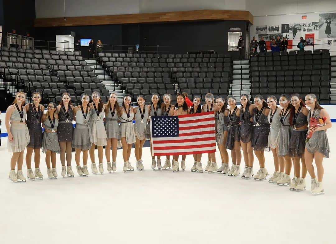 ベアトリサ・リャンのインスタグラム：「My heart ❤️ World Junior silver medalists 🥈 Proud of you all 🎉 Let's keep building that 🔥 Nations cup 2023 🇺🇲  @laicetheater  @usfigureskating  @losangelesfsc」