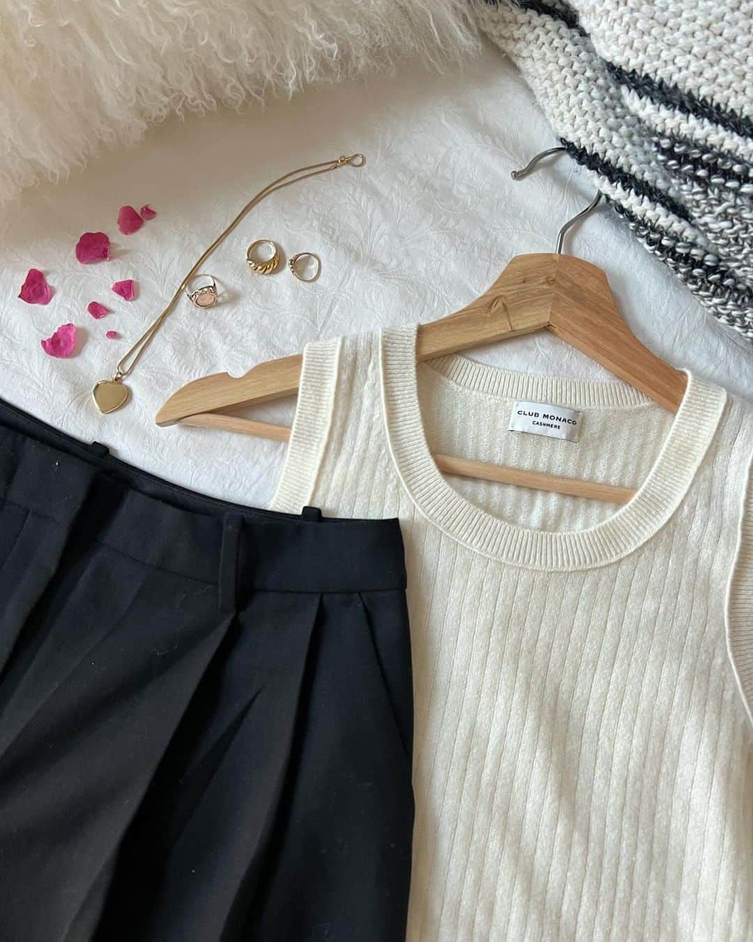 Club Monacoのインスタグラム：「A little cashmere to complete the perfect layout.」