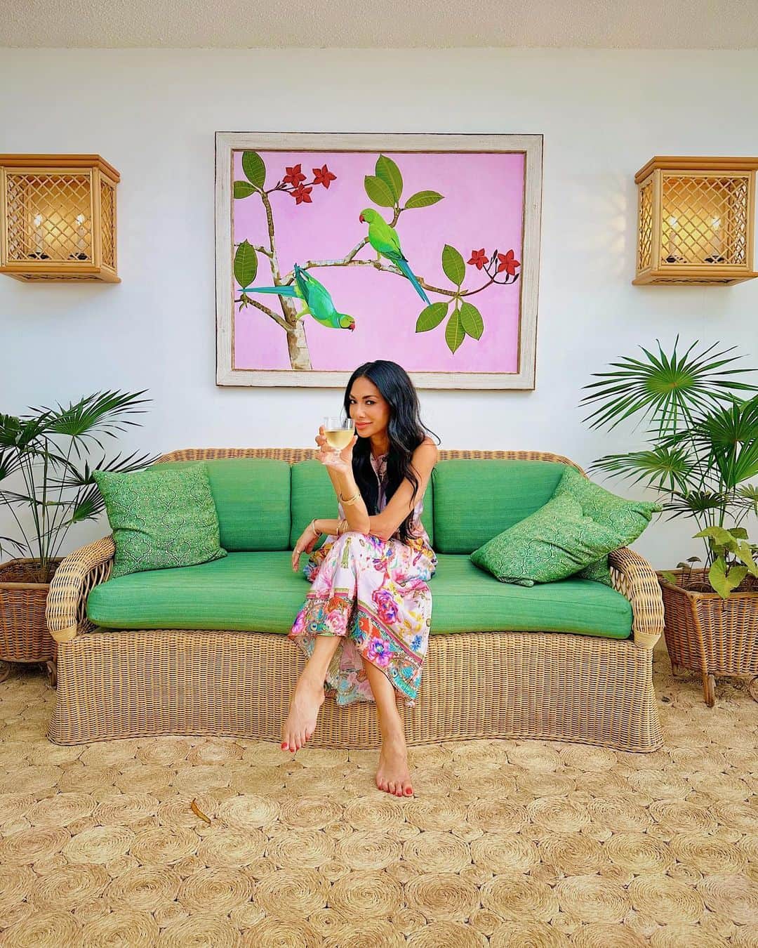 ニコール・シャージンガーのインスタグラム：「When your dress matches the artwork 🌿🌸🦜」