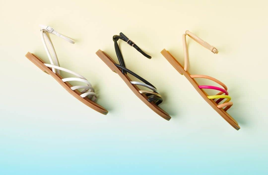 トムズシューズのインスタグラム：「Stylish, comfy, & confident! ⭐️  Wear TOMS. WEAR GOOD.」