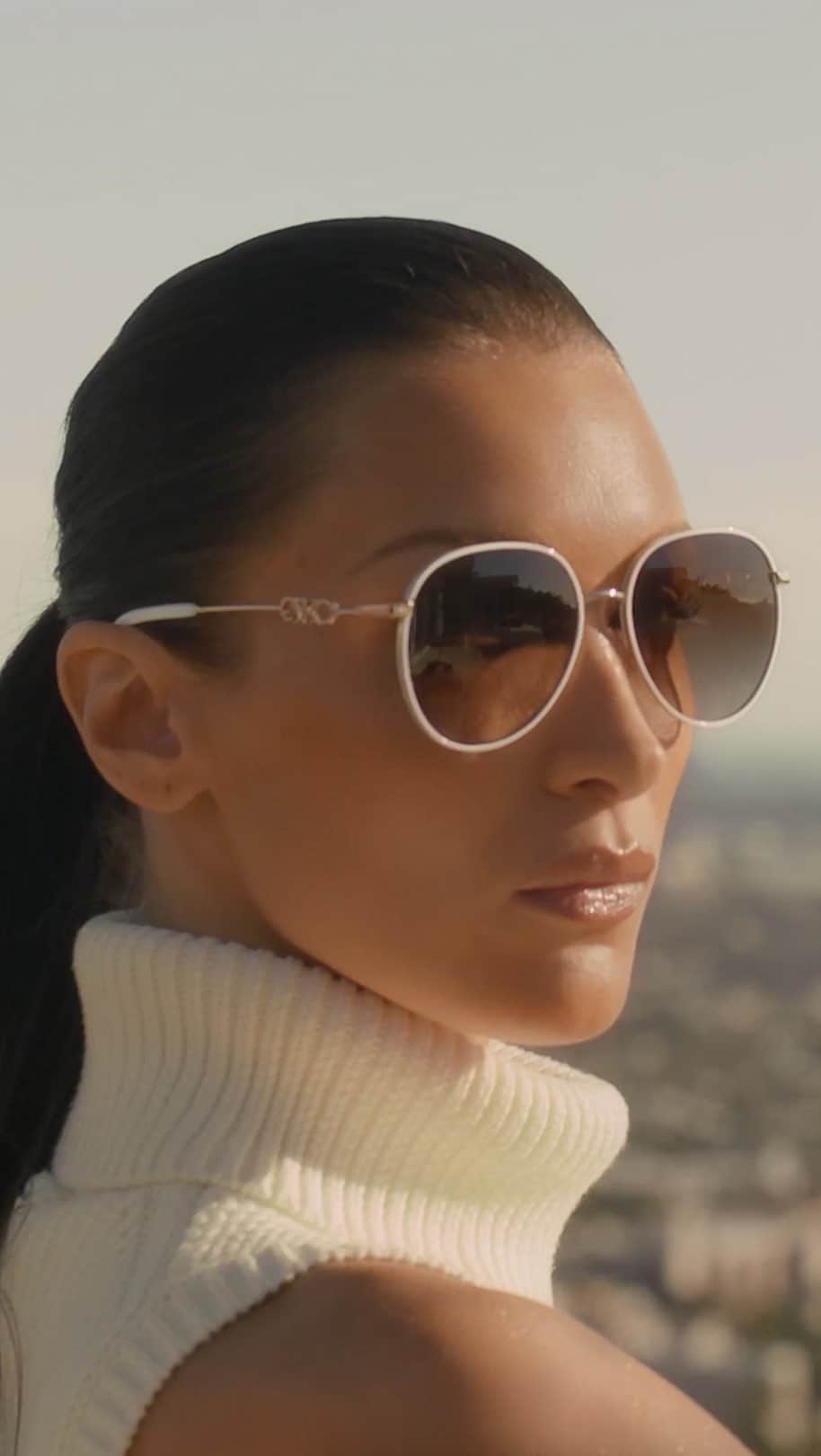 のインスタグラム：「Shades of spring. Our Empire logo hardware gives our iconic aviators an of-the-moment appeal. @BellaHadid #MichaelKors  Captured by @KellyJeffrey」
