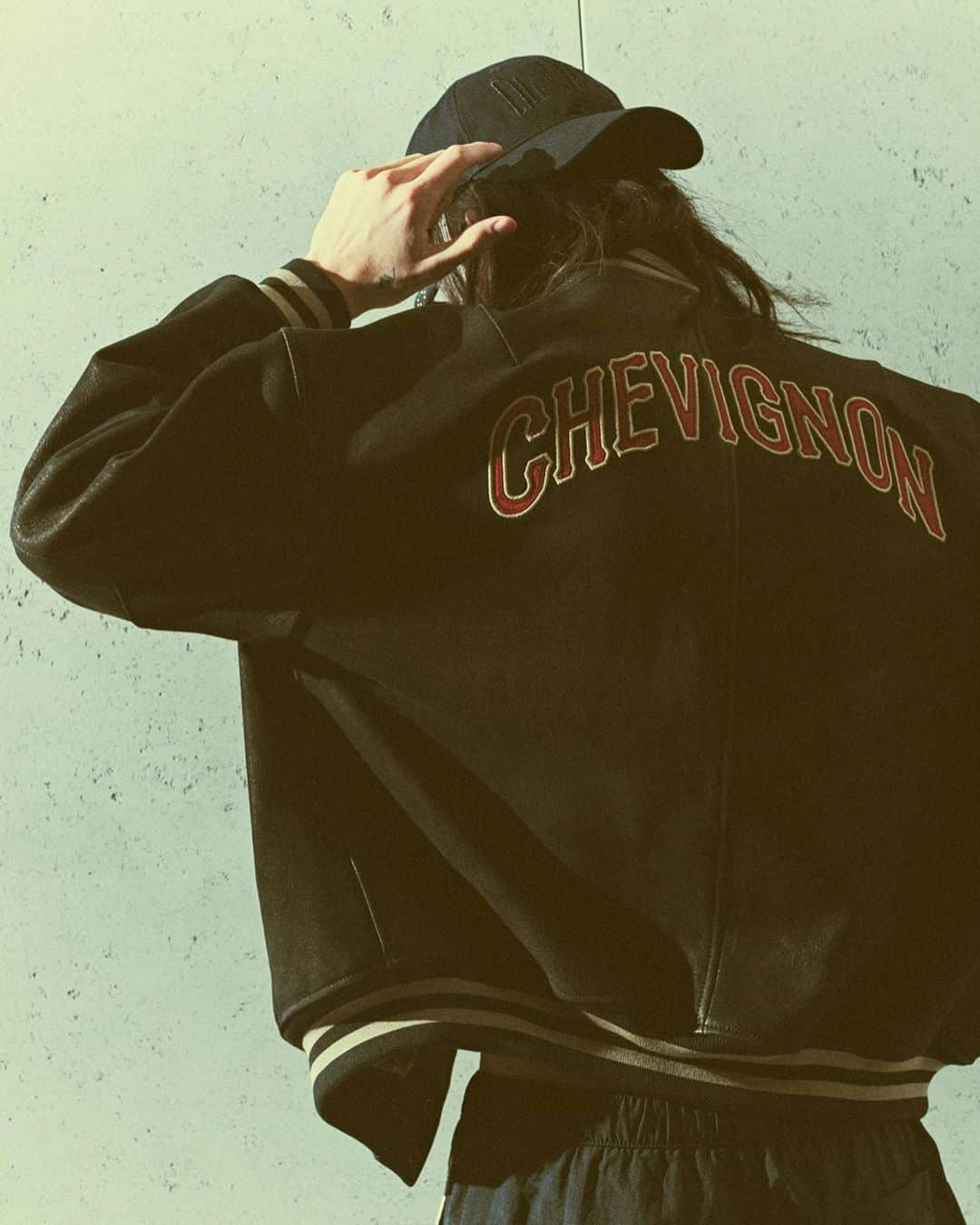 シェビニオンのインスタグラム：「TEDDY 90 LEATHER JACKET  1990 REISSUE  CHILDHOOD MEMORY SPRING-SUMMER 2023  #CHEVIGNON」