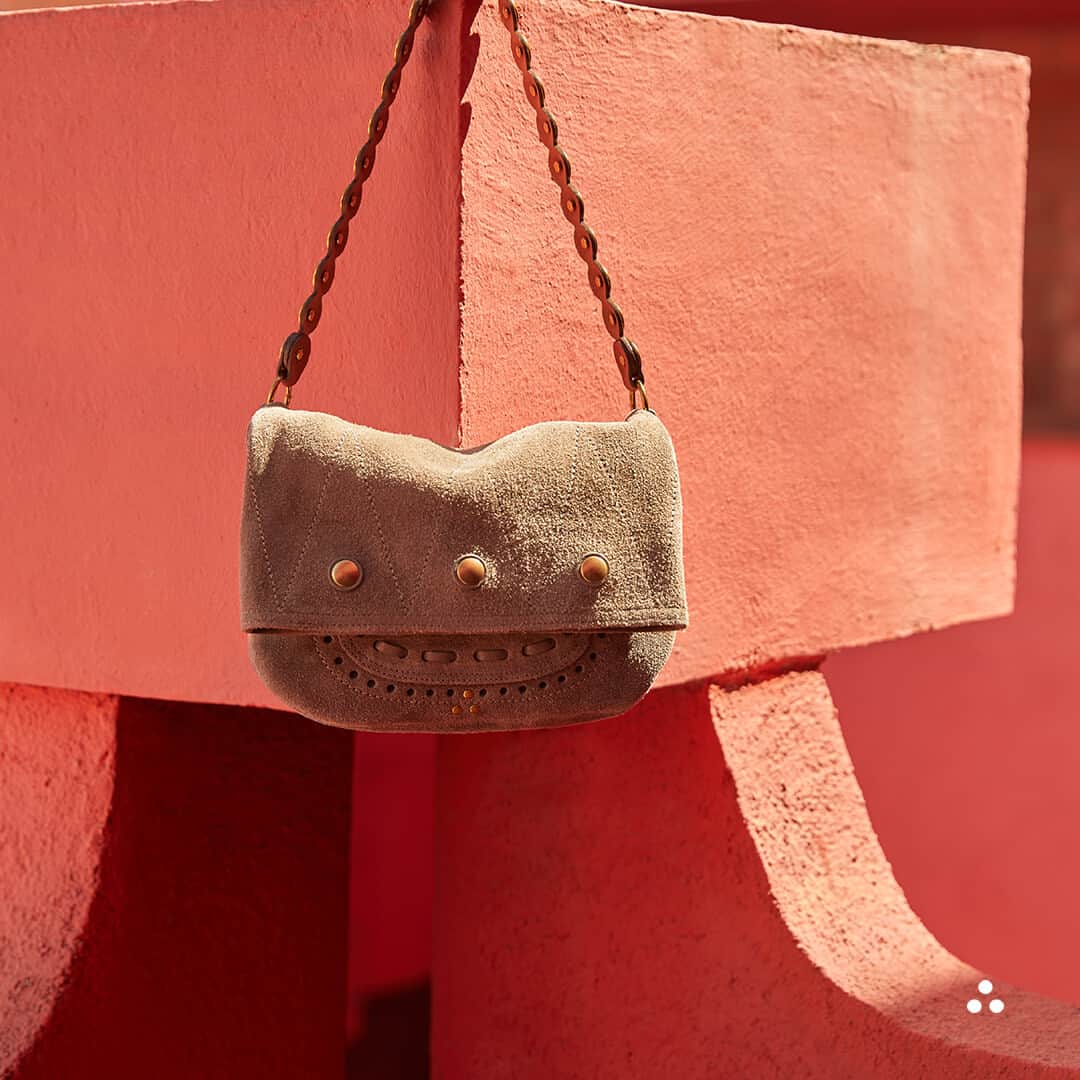 ジェロームドレイフュスのインスタグラム：「The Jerry you know and love, now in mono size #JeromeDreyfussJerry . . Art Direction & Photo @germainchauveau Style @claire_dhelens #jeromedreyfussjerry #jeromedreyfuss #SS23 #rootsdeluxe」