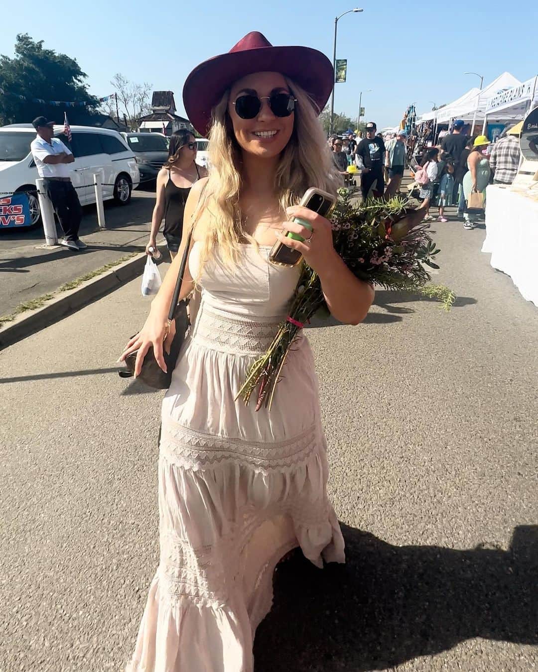 のインスタグラム：「New hat goofing after the Avocado Fest 😁」